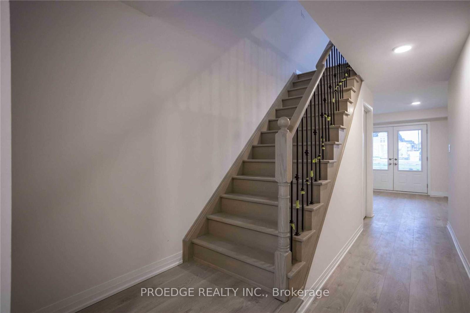 Photo 5 of 82 Ambereen Place, Clarington, Bowmanville — HOMEH