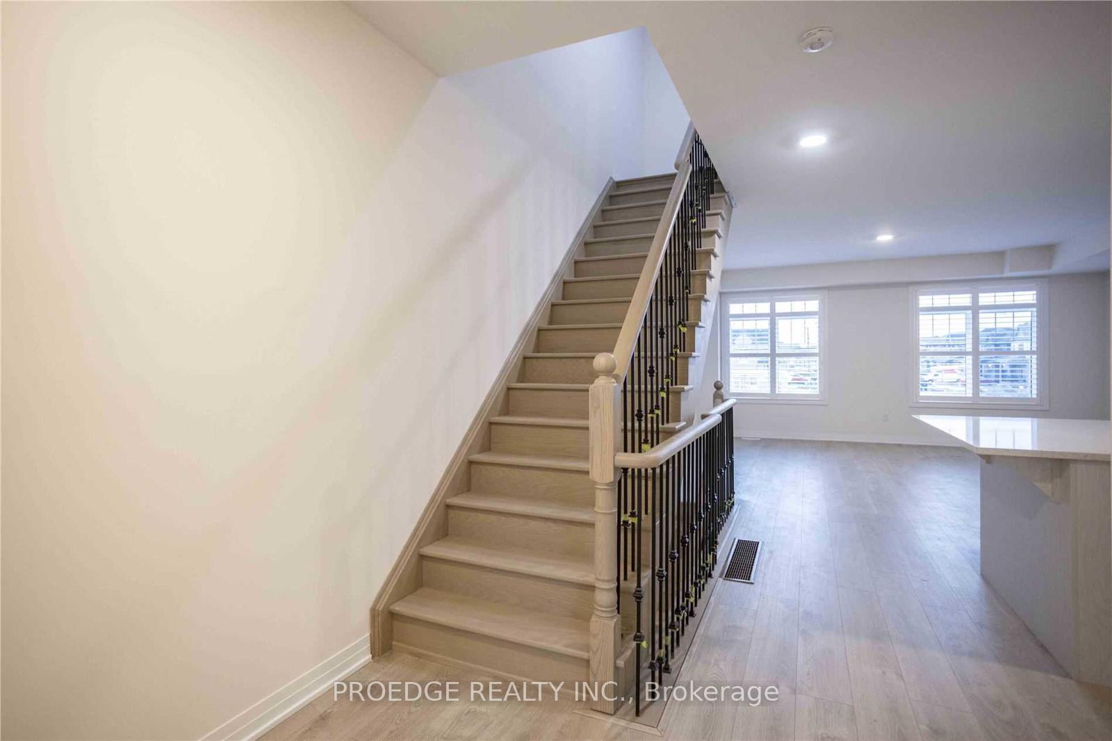 Photo 6 of 82 Ambereen Place, Clarington, Bowmanville — HOMEH