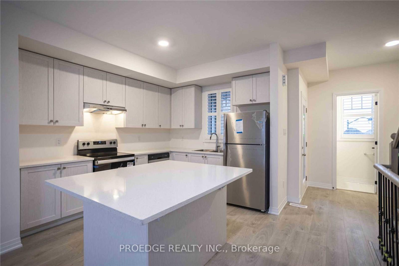 Photo 8 of 82 Ambereen Place, Clarington, Bowmanville — HOMEH