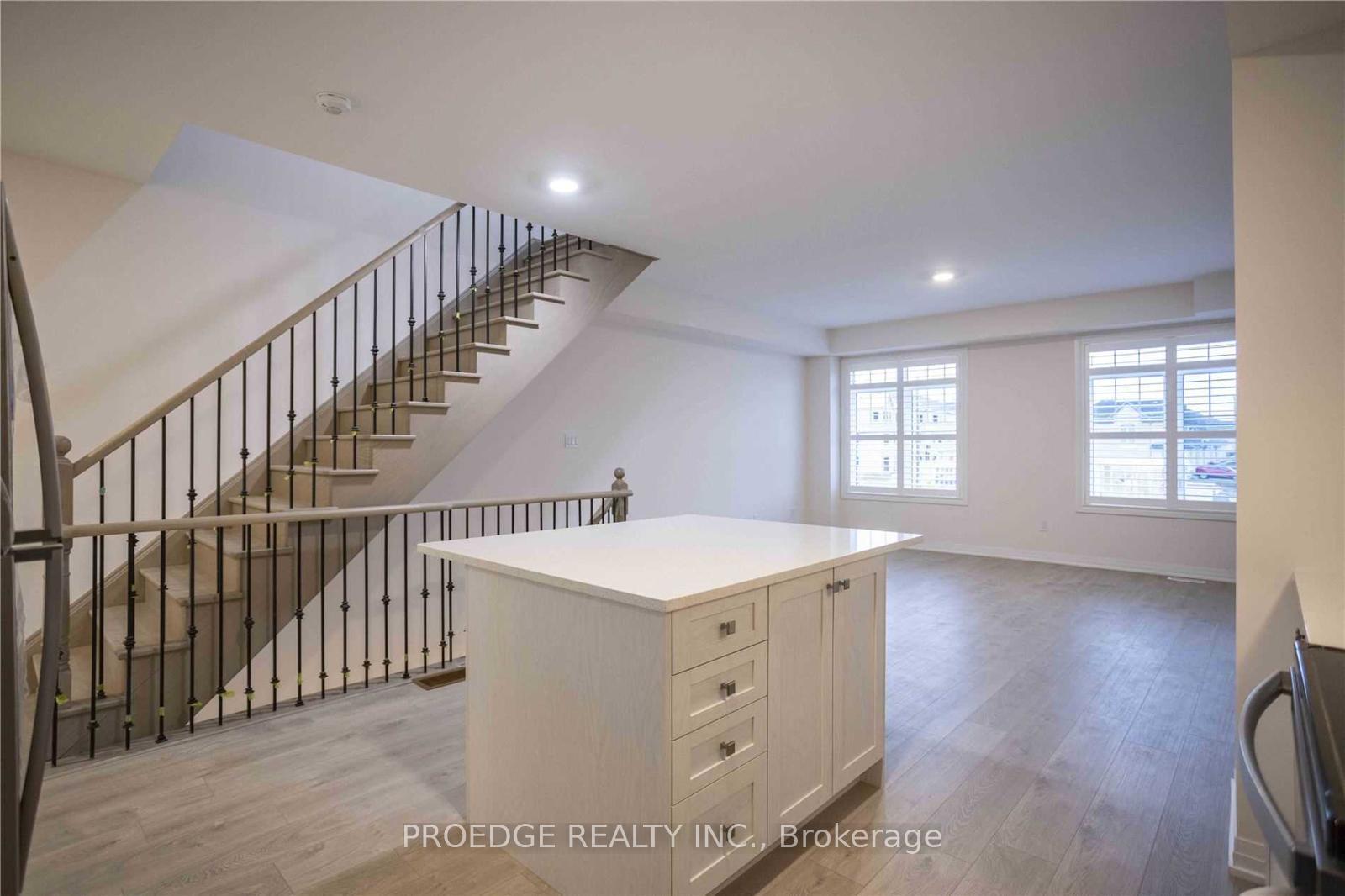 Photo 10 of 82 Ambereen Place, Clarington, Bowmanville — HOMEH