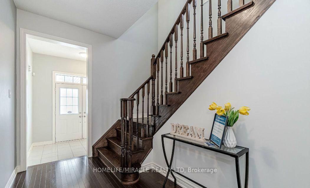 Photo 12 of 9 Humberstone Crescent, Brampton, Northwest Brampton — HOMEH