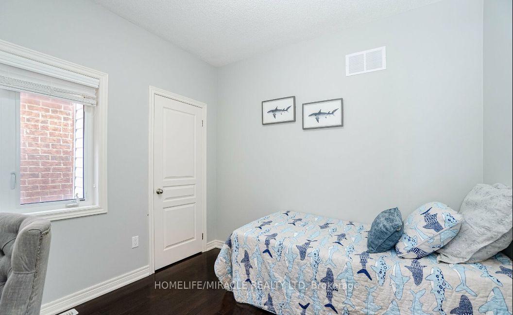 Photo 18 of 9 Humberstone Crescent, Brampton, Northwest Brampton — HOMEH