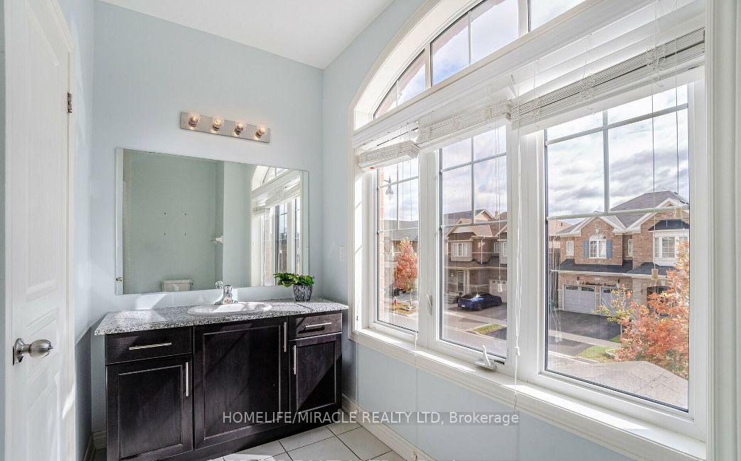 Photo 19 of 9 Humberstone Crescent, Brampton, Northwest Brampton — HOMEH