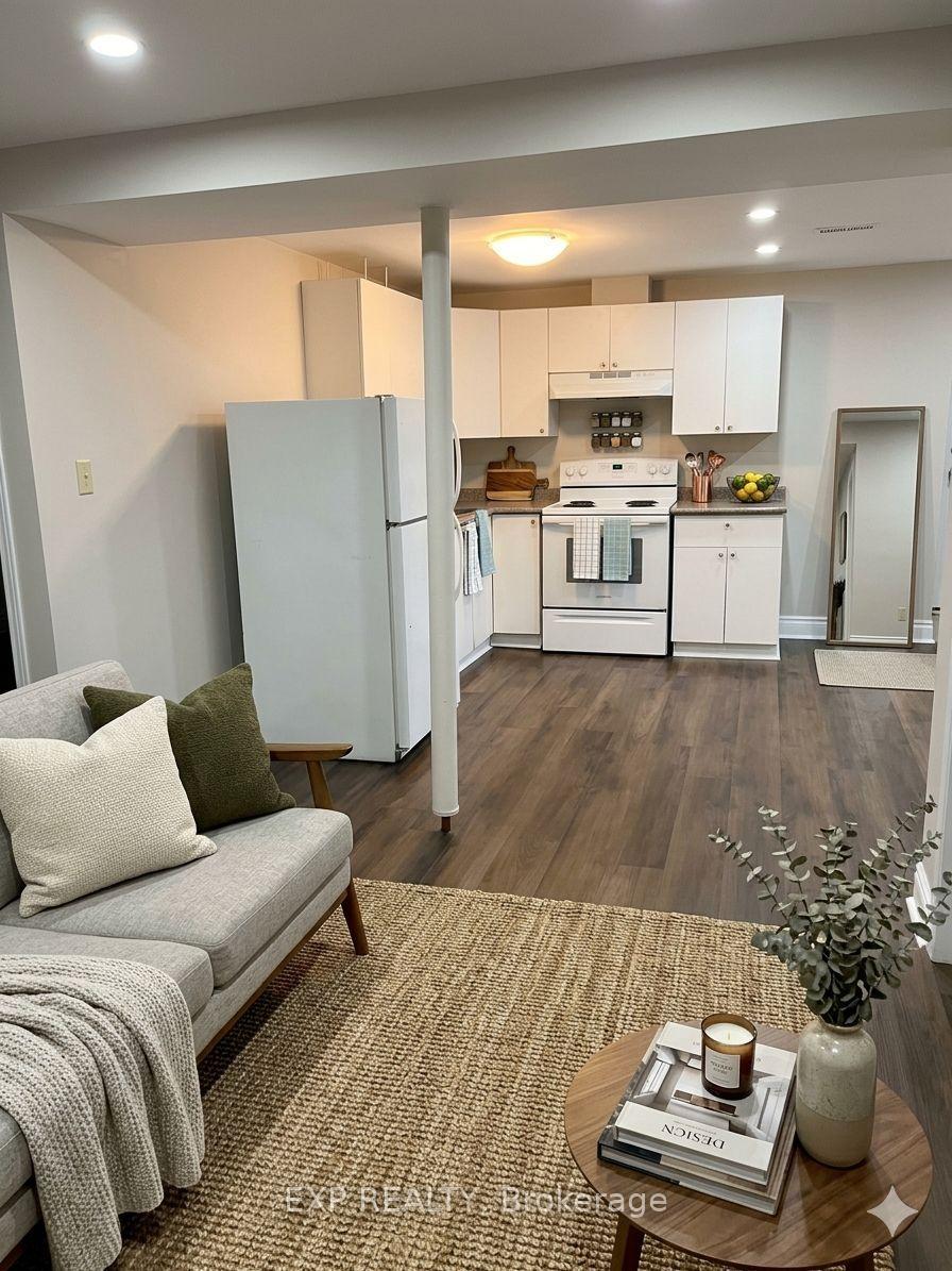 Front of Unit Lower, 14 Griffiths Drive