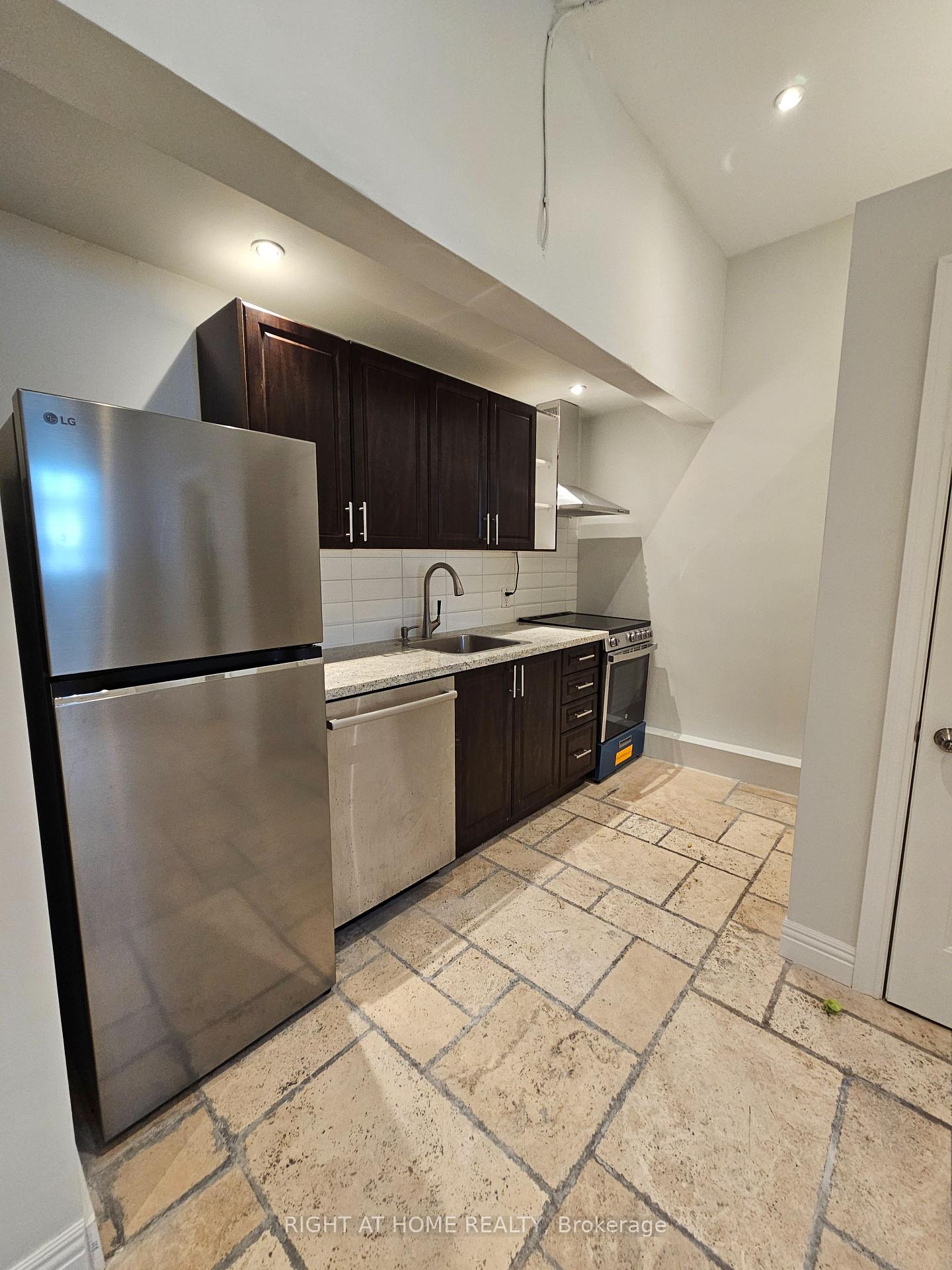 Photo 2 of Unit 2F, 550 Yonge Street, Toronto, Bay Street Corridor — HOMEH
