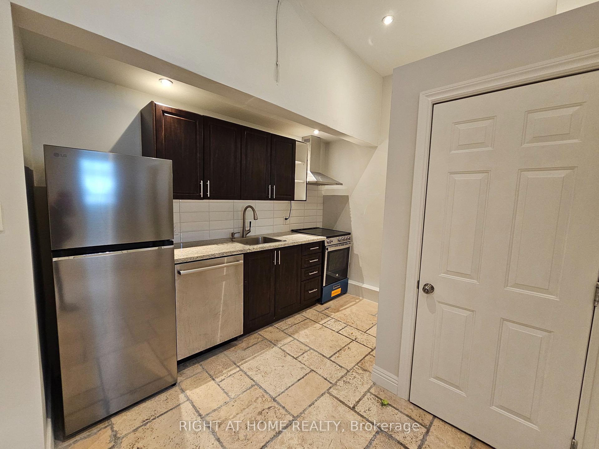 Photo 3 of Unit 2F, 550 Yonge Street, Toronto, Bay Street Corridor — HOMEH