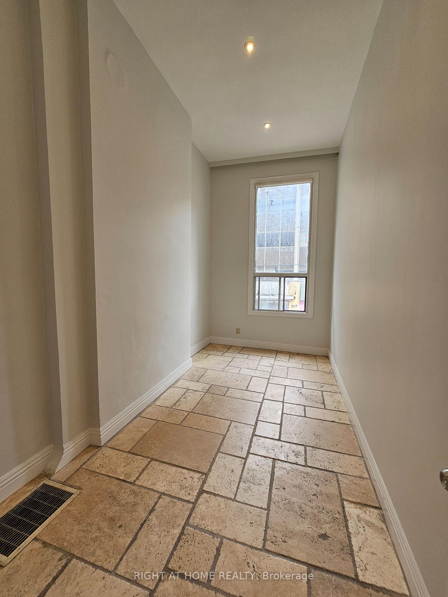 Photo 14 of Unit 2F, 550 Yonge Street, Toronto, Bay Street Corridor — HOMEH