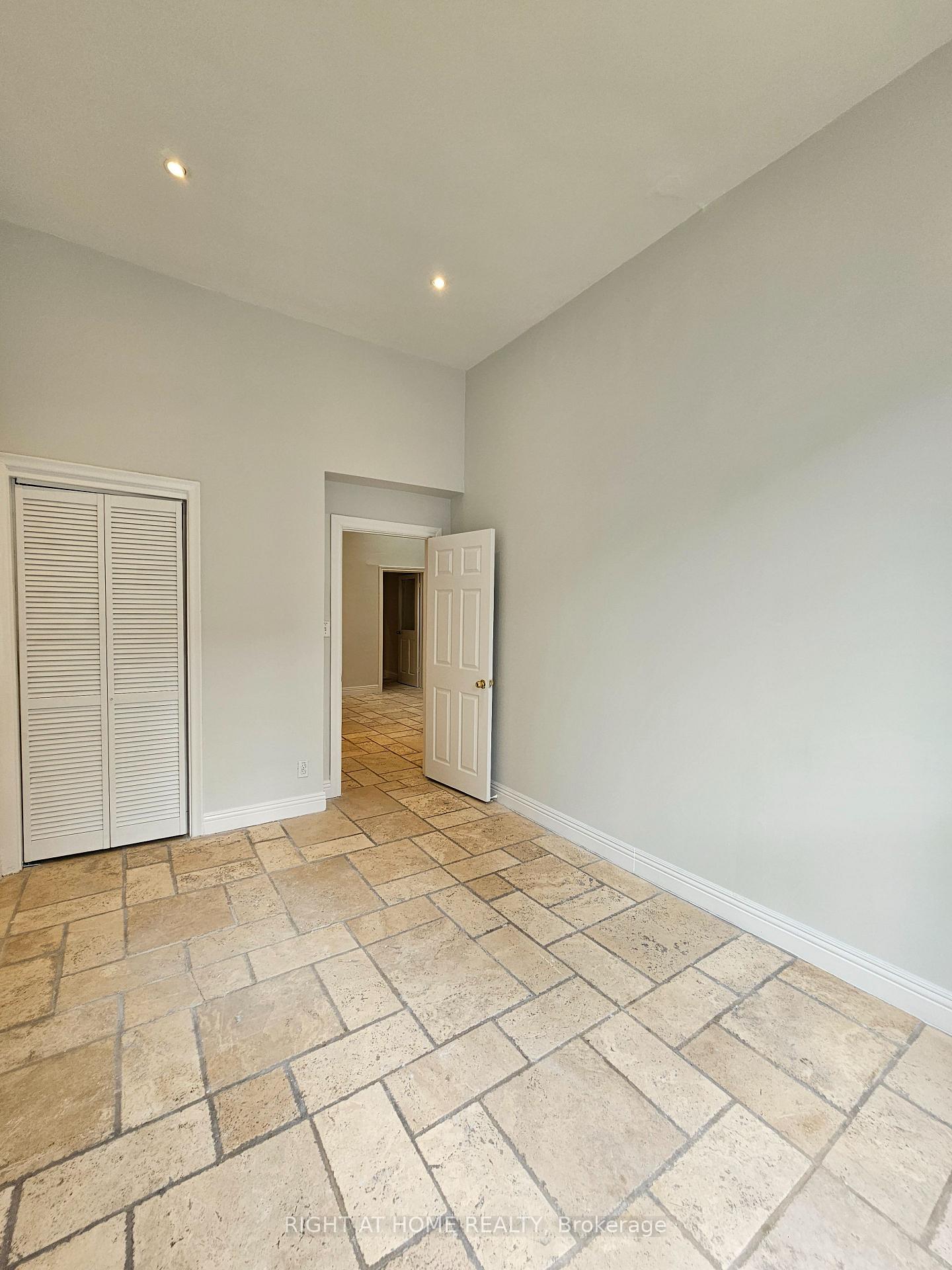 Photo 18 of Unit 2F, 550 Yonge Street, Toronto, Bay Street Corridor — HOMEH