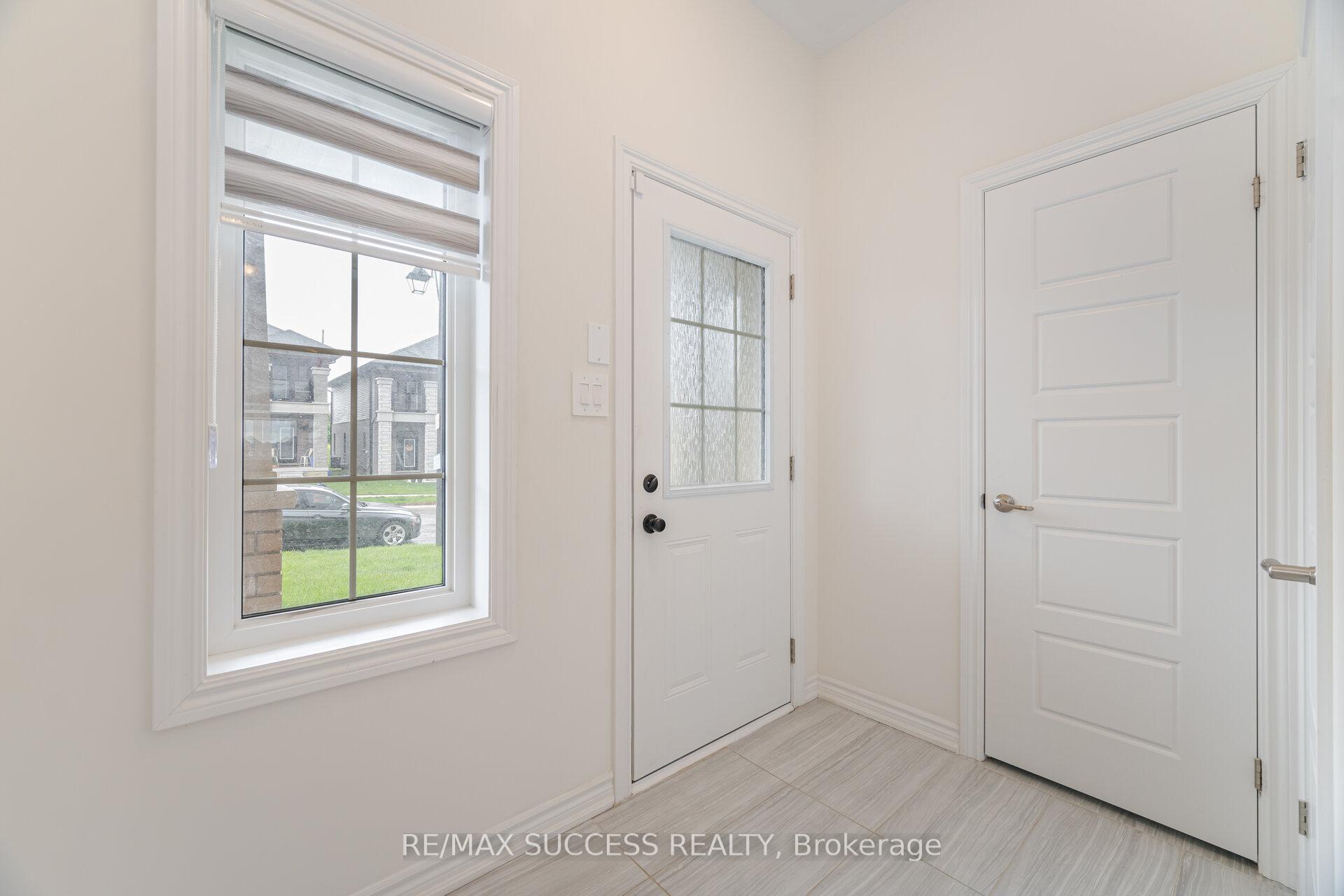 Photo 4 of 32 George Brier Drive W, Brant, Paris — HOMEH