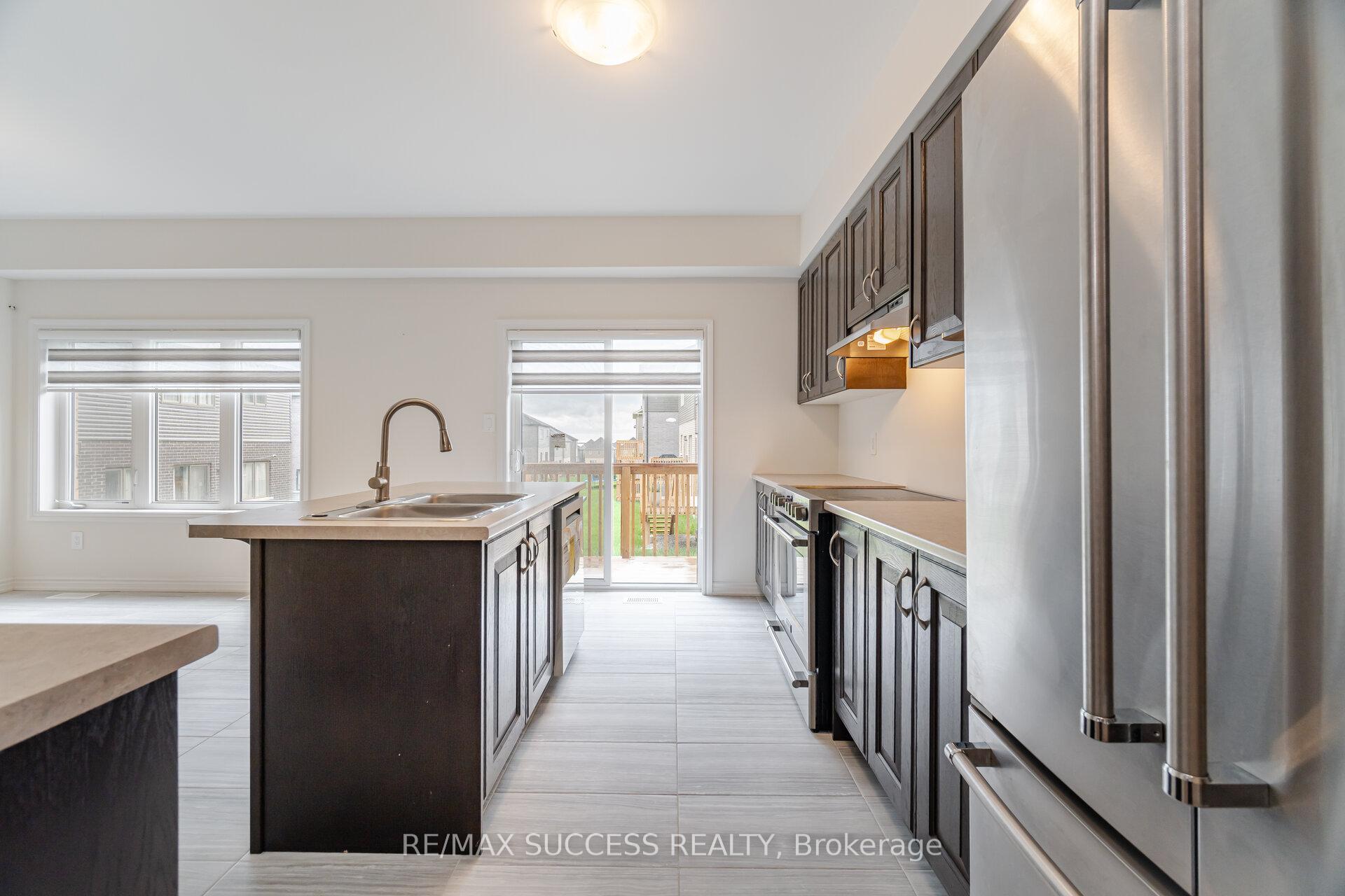 Photo 12 of 32 George Brier Drive W, Brant, Paris — HOMEH