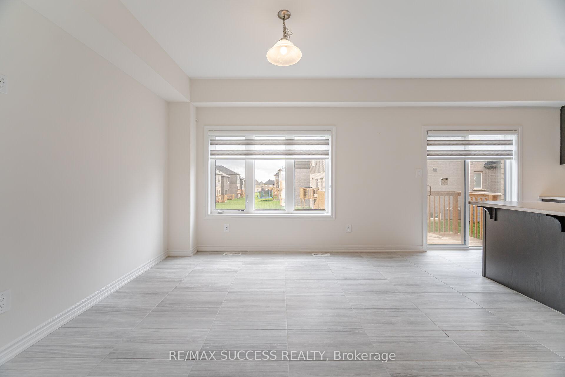 Photo 16 of 32 George Brier Drive W, Brant, Paris — HOMEH