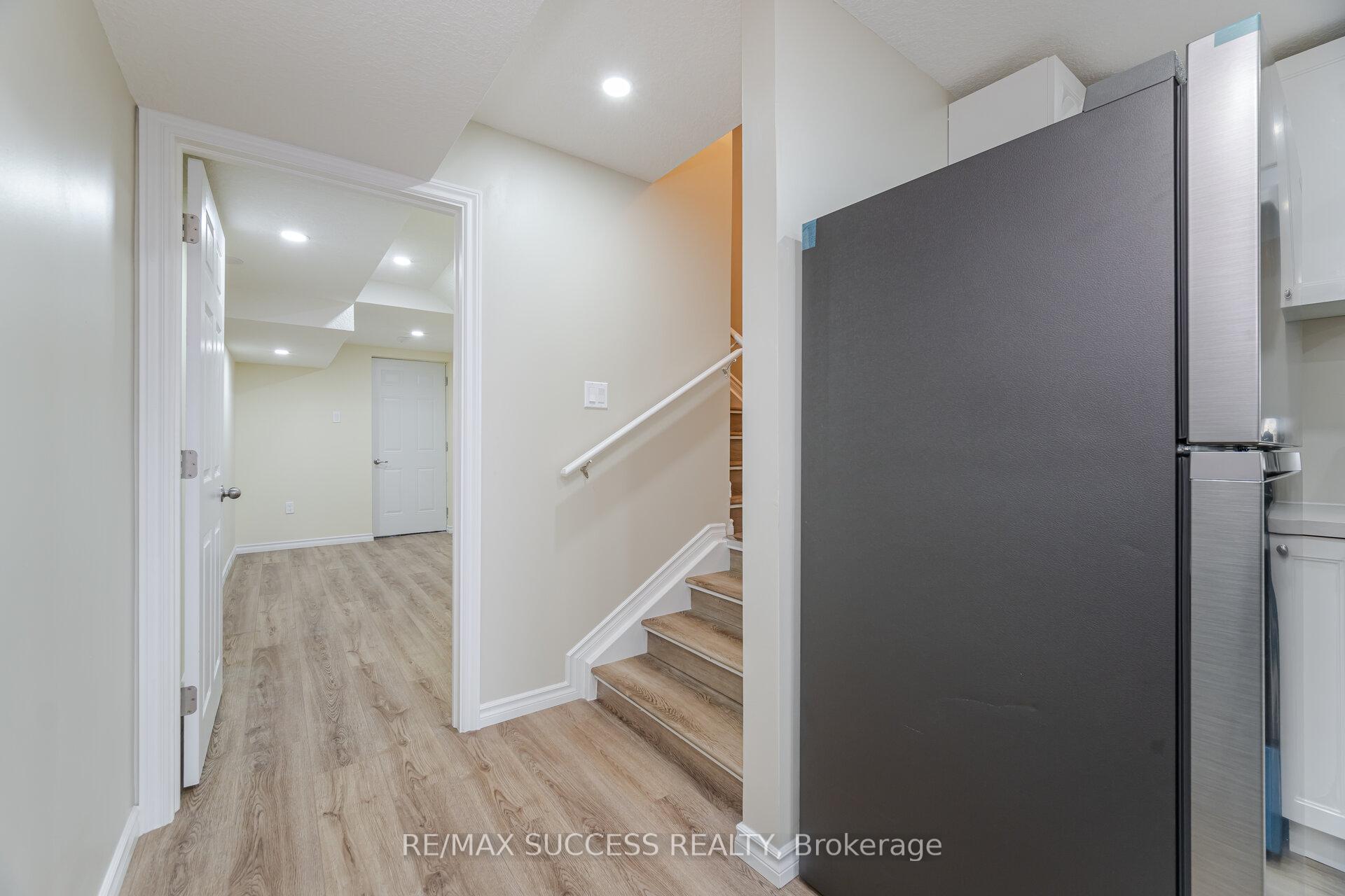 Photo 35 of 32 George Brier Drive W, Brant, Paris — HOMEH