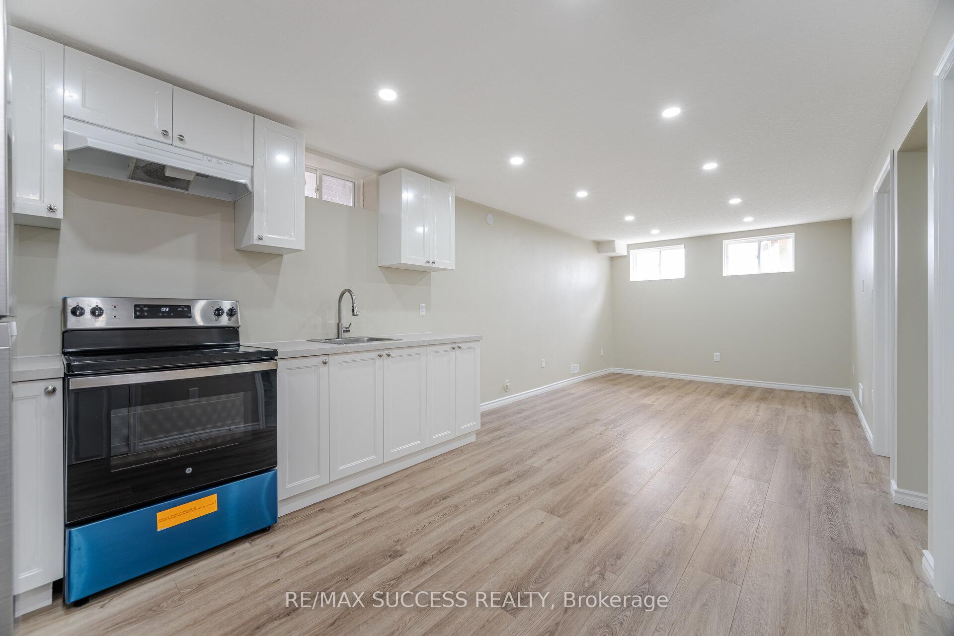 Photo 36 of 32 George Brier Drive W, Brant, Paris — HOMEH
