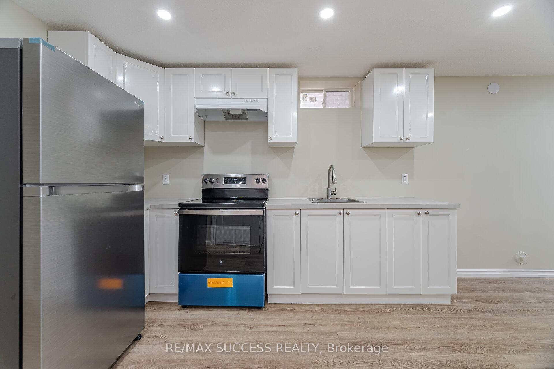 Photo 37 of 32 George Brier Drive W, Brant, Paris — HOMEH