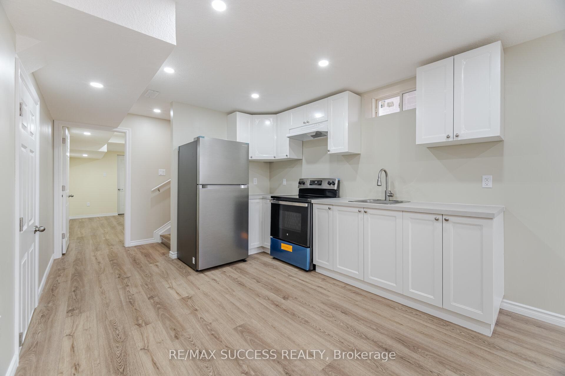 Photo 38 of 32 George Brier Drive W, Brant, Paris — HOMEH