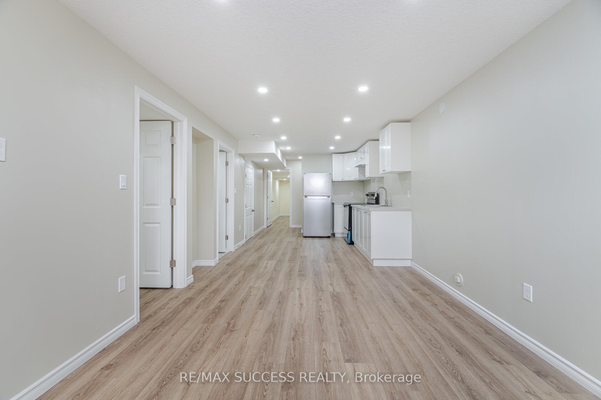 Photo 41 of 32 George Brier Drive W, Brant, Paris — HOMEH