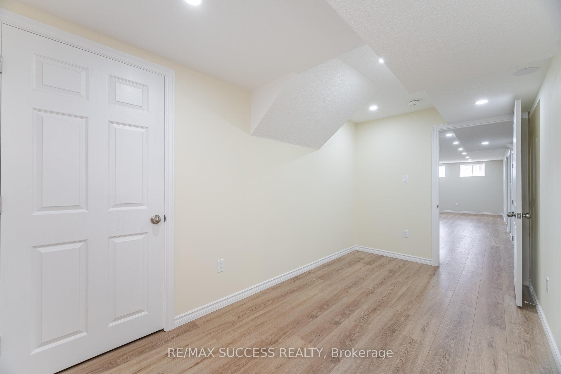 Photo 45 of 32 George Brier Drive W, Brant, Paris — HOMEH