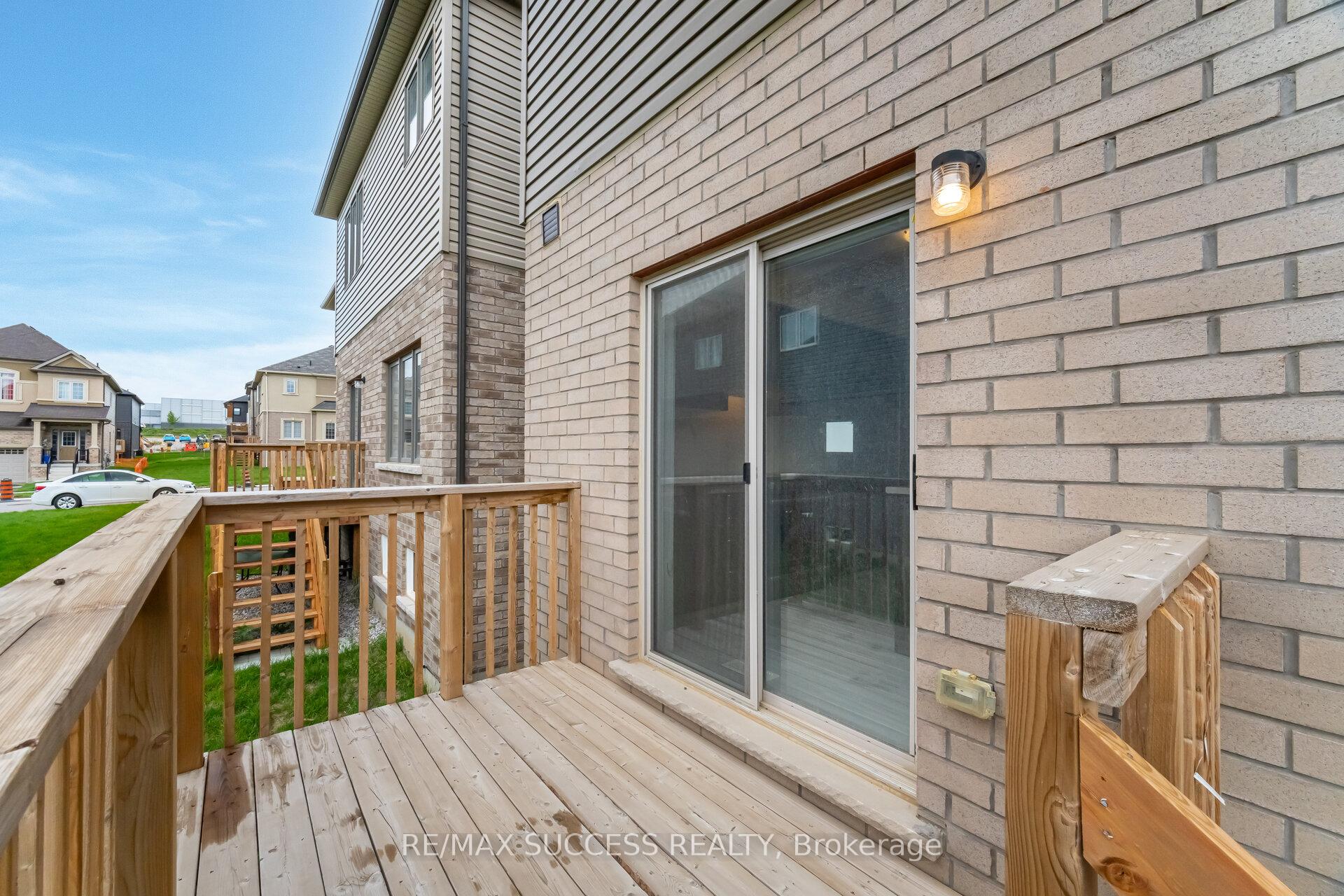 Photo 49 of 32 George Brier Drive W, Brant, Paris — HOMEH