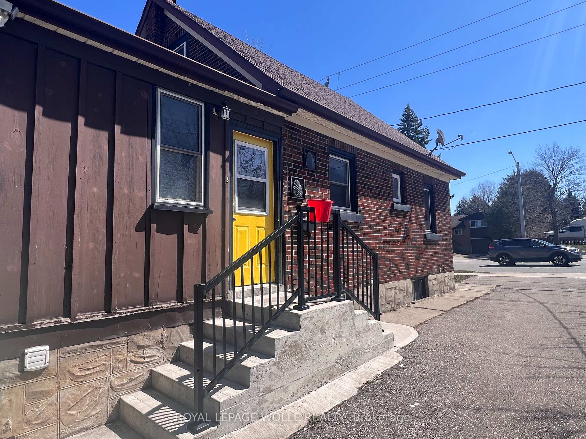 Photo 2 of Unit UPPER, 480 Ottawa Street S, Waterloo — HOMEH