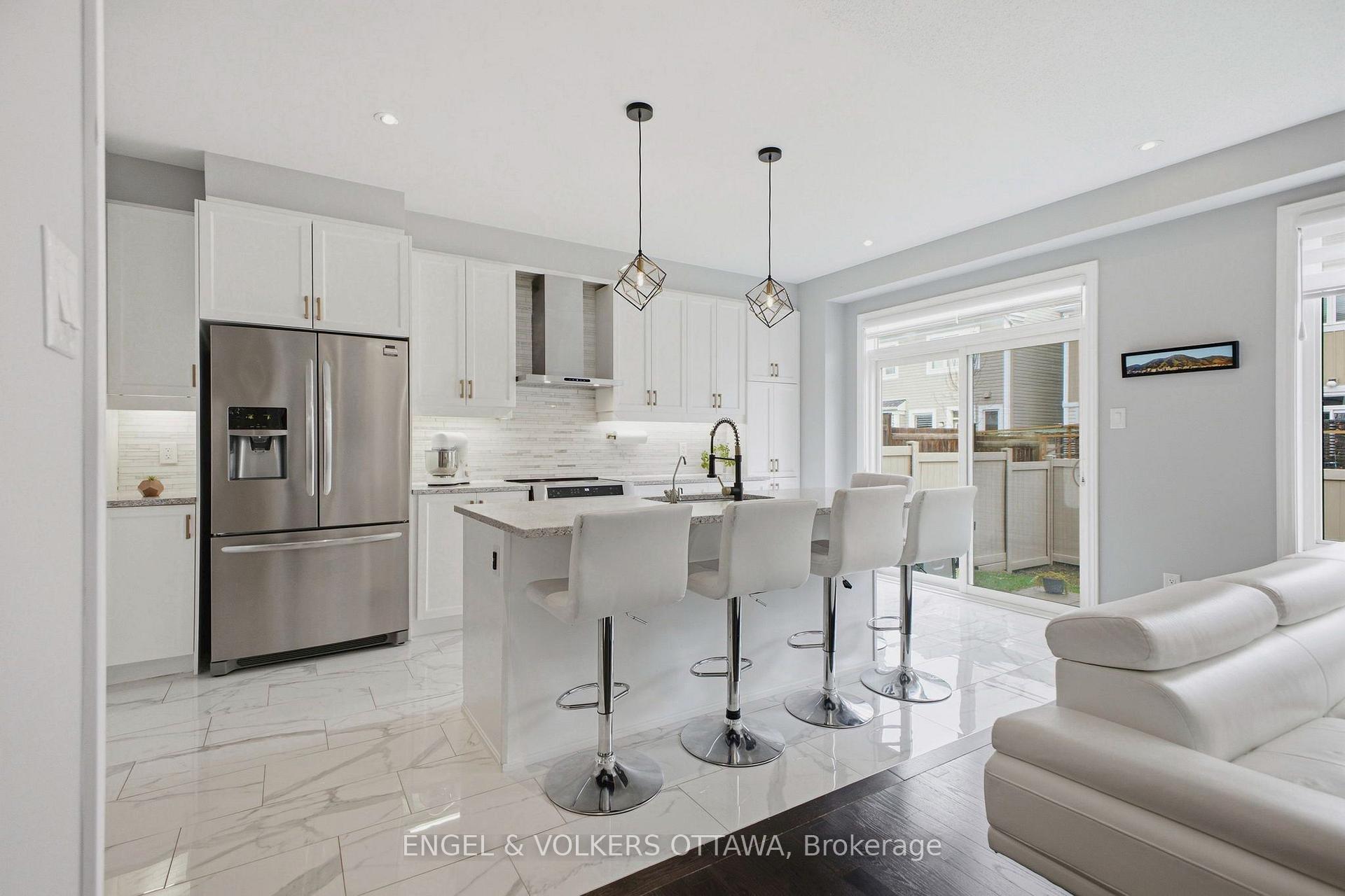 Photo 5 of 139 Switch Grass Crescent, Ottawa, Barrhaven - Half Moon Bay — HOMEH