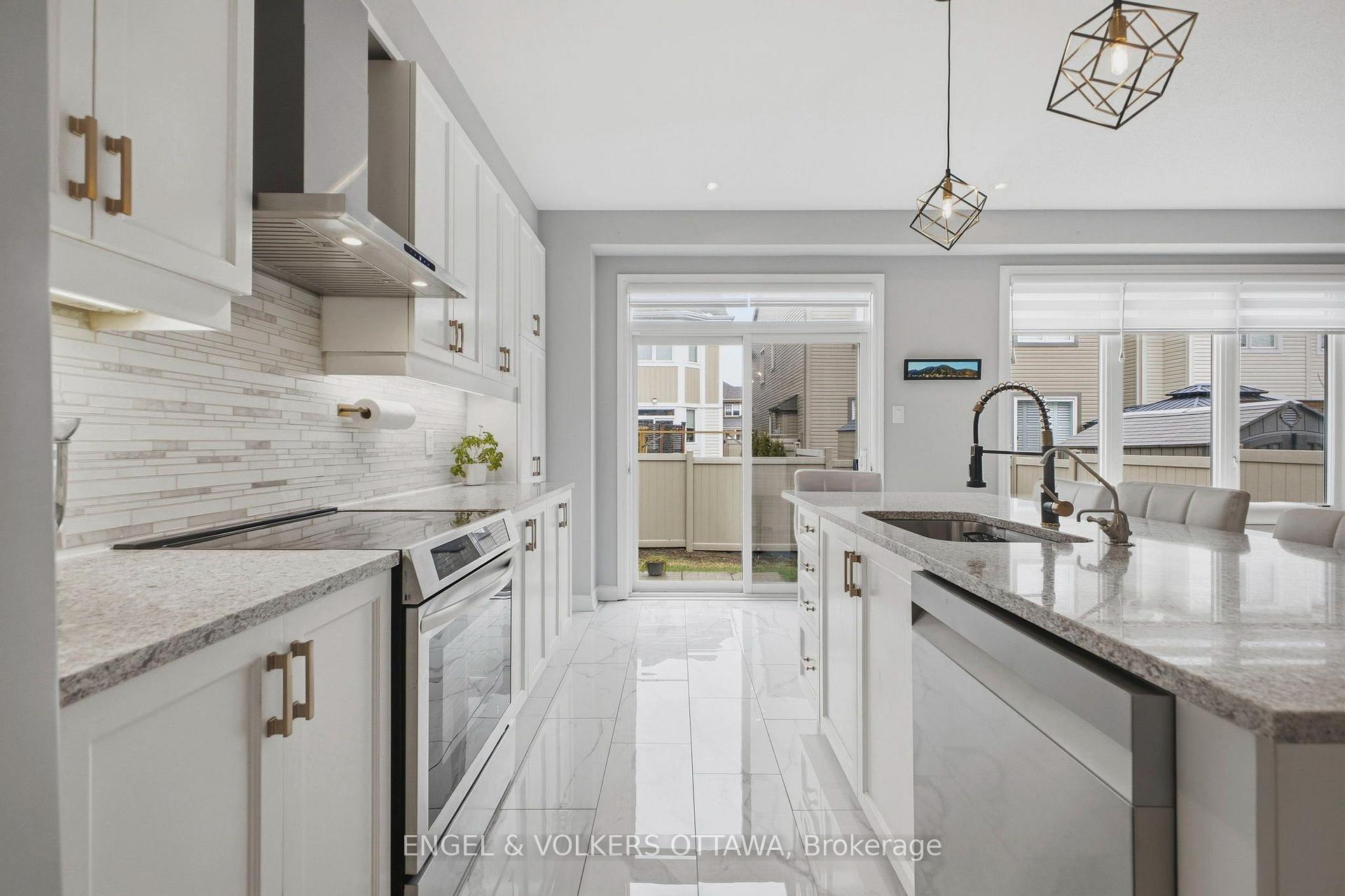 Photo 6 of 139 Switch Grass Crescent, Ottawa, Barrhaven - Half Moon Bay — HOMEH