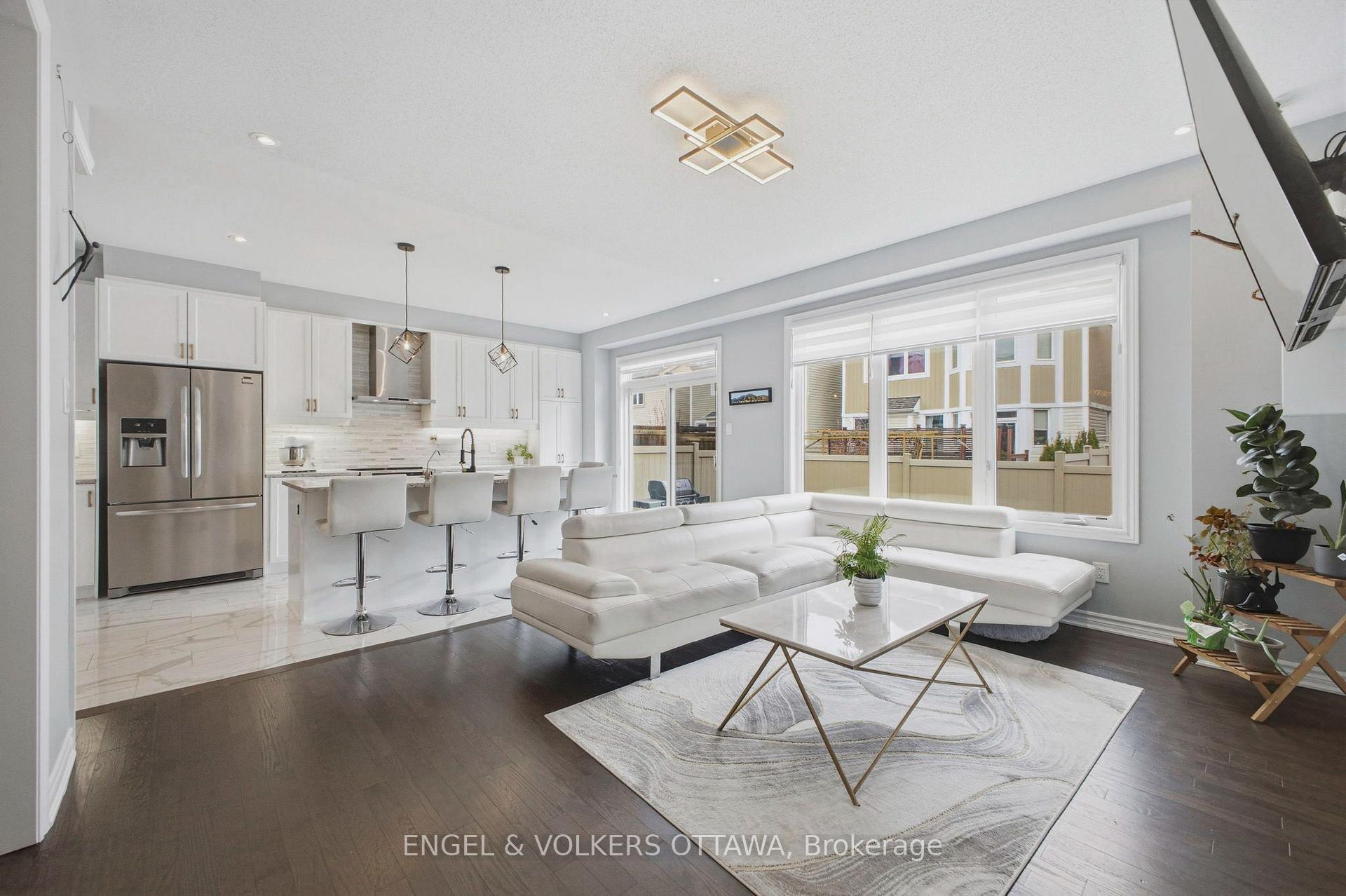 Photo 10 of 139 Switch Grass Crescent, Ottawa, Barrhaven - Half Moon Bay — HOMEH