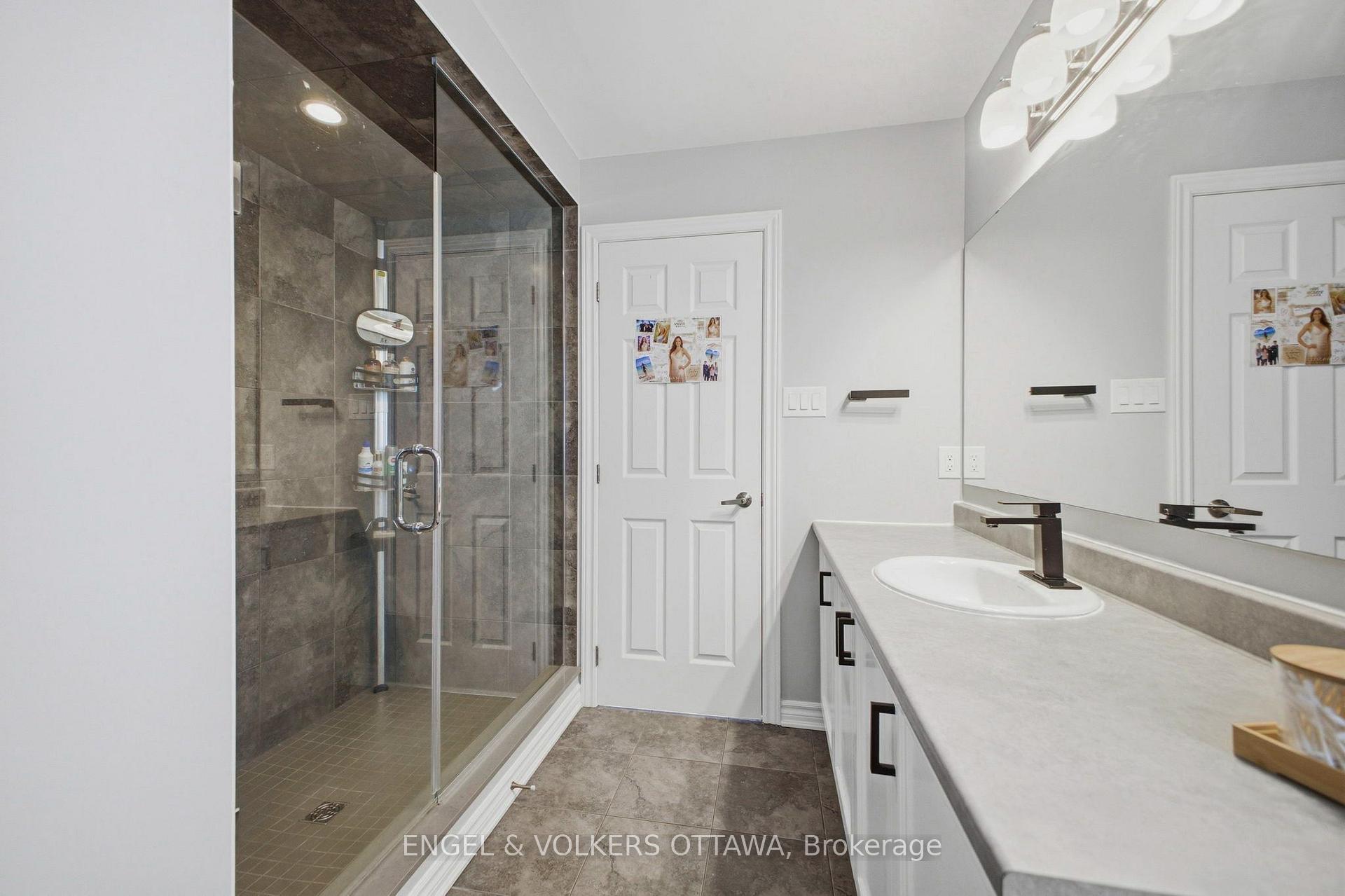 Photo 21 of 139 Switch Grass Crescent, Ottawa, Barrhaven - Half Moon Bay — HOMEH