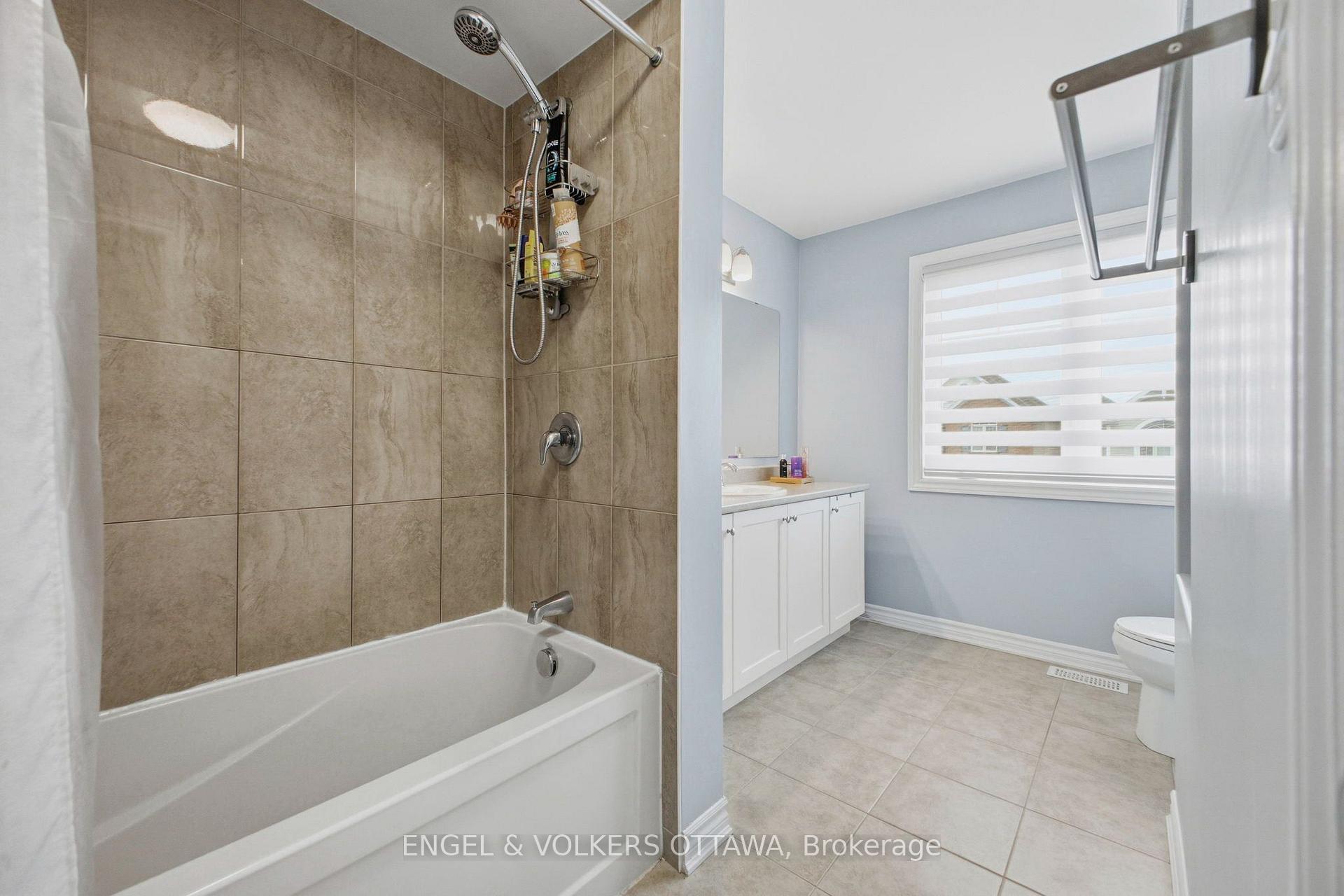 Photo 23 of 139 Switch Grass Crescent, Ottawa, Barrhaven - Half Moon Bay — HOMEH