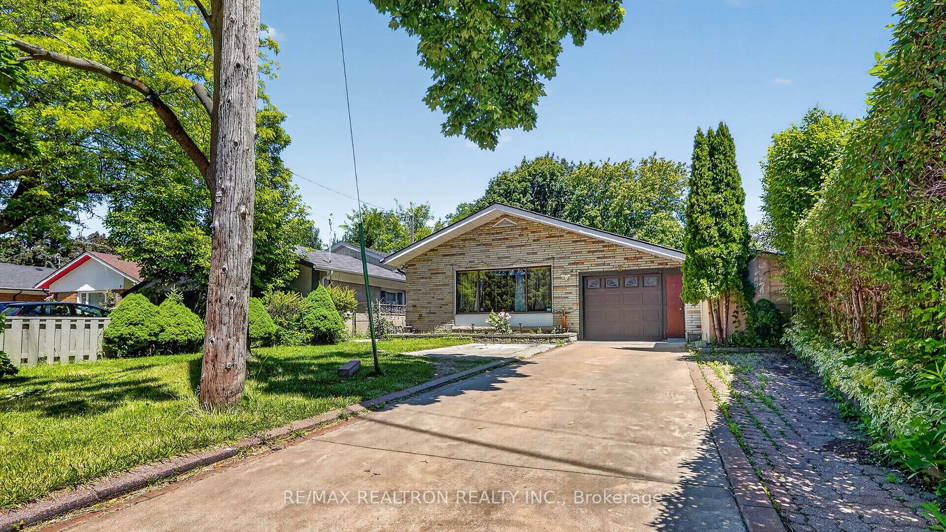 Photo 1 of 8 Bonnechere Crescent, Scarborough, Bendale — HOMEH