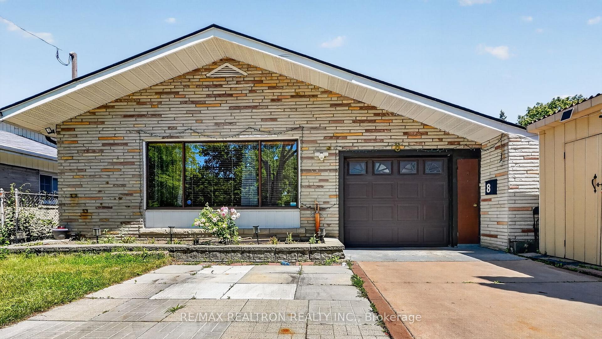 Photo 2 of 8 Bonnechere Crescent, Scarborough, Bendale — HOMEH