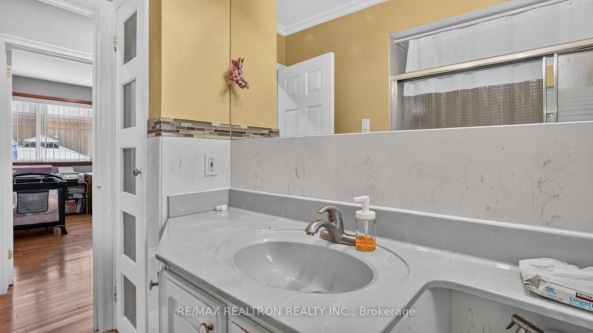 Photo 11 of 8 Bonnechere Crescent, Scarborough, Bendale — HOMEH