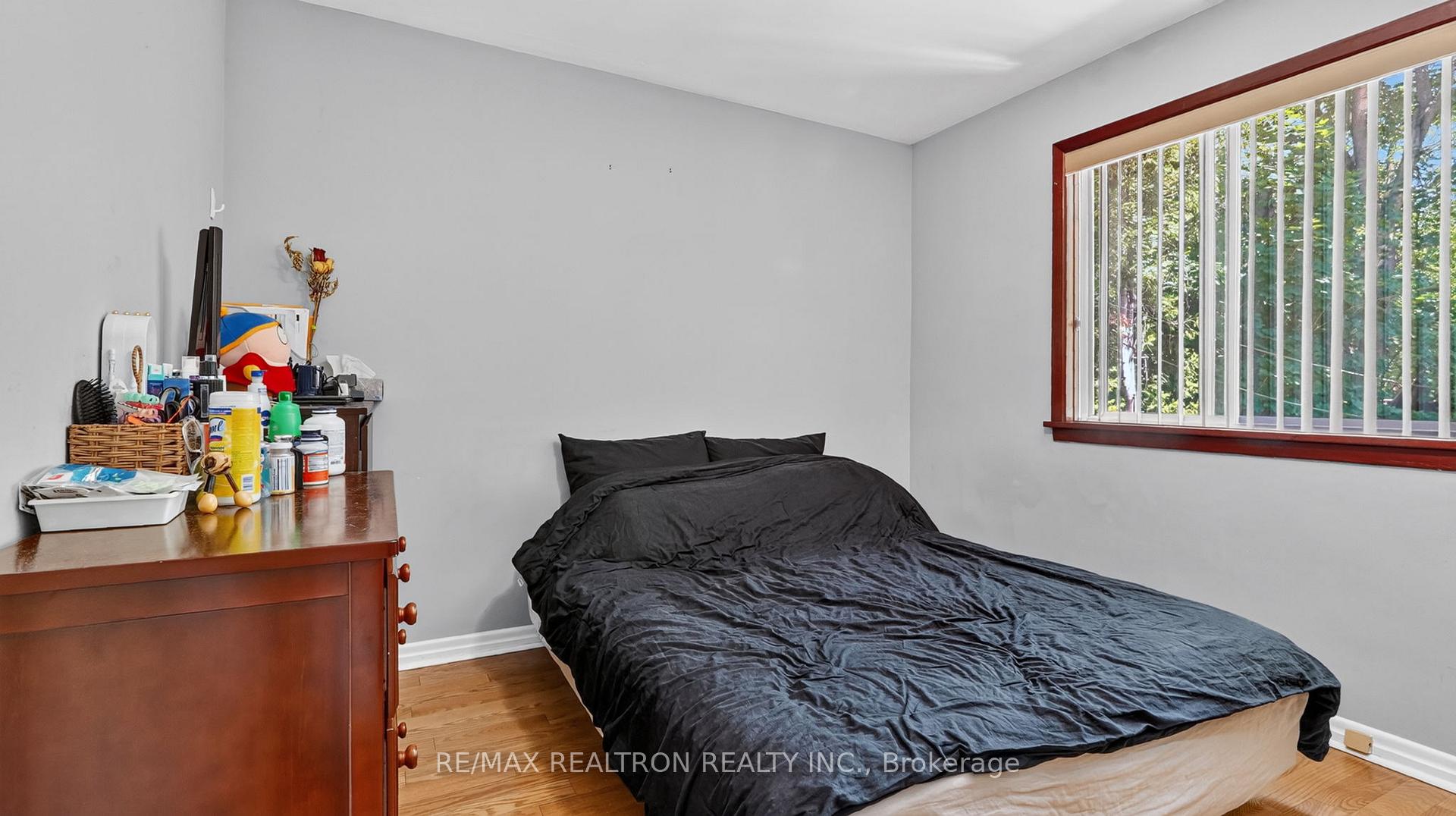 Photo 12 of 8 Bonnechere Crescent, Scarborough, Bendale — HOMEH