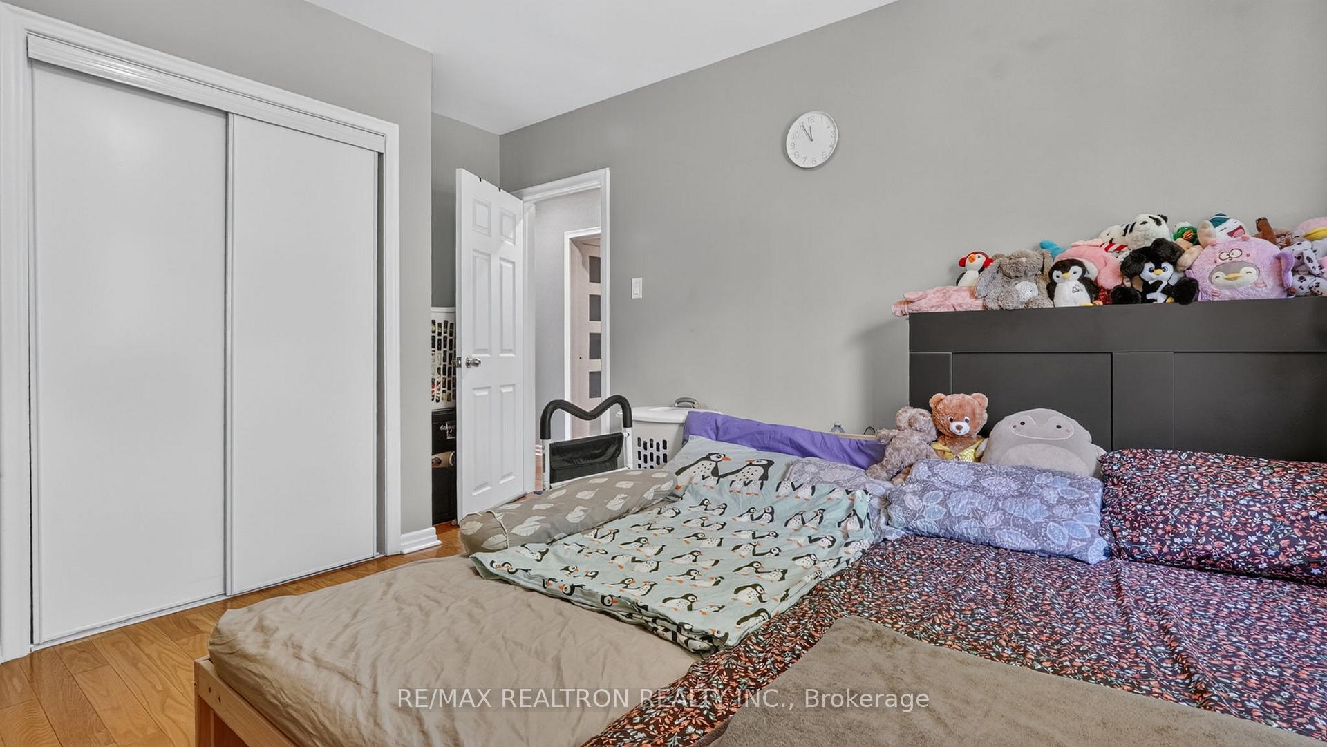 Photo 15 of 8 Bonnechere Crescent, Scarborough, Bendale — HOMEH