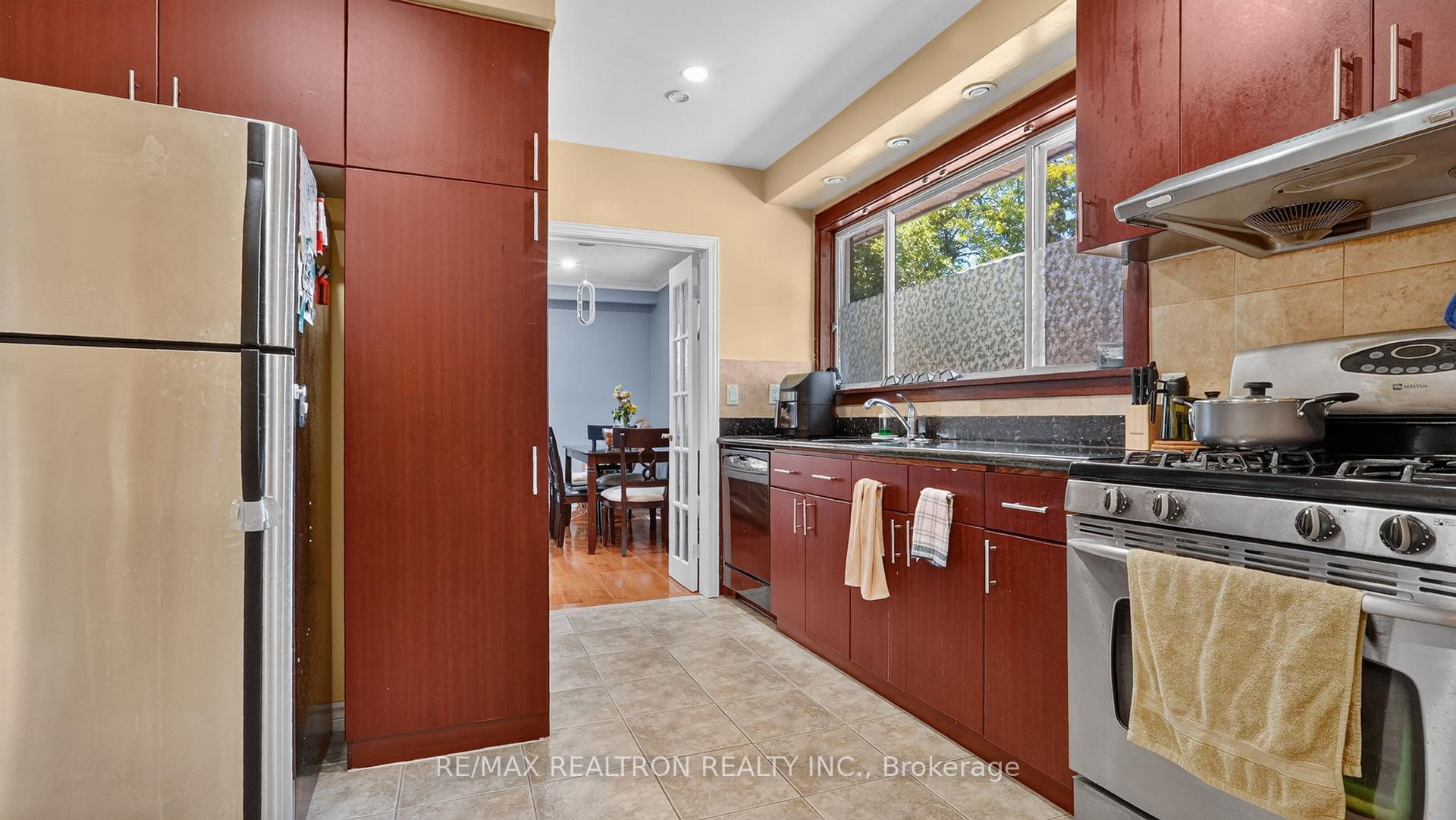 Photo 17 of 8 Bonnechere Crescent, Scarborough, Bendale — HOMEH