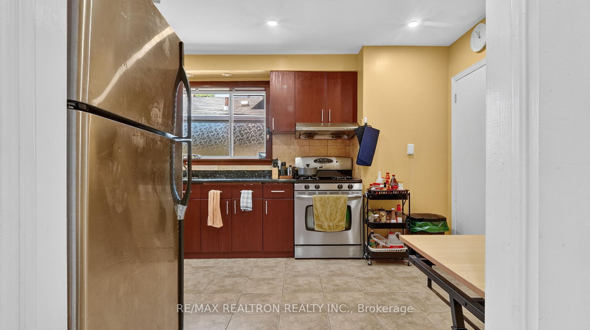 Photo 19 of 8 Bonnechere Crescent, Scarborough, Bendale — HOMEH