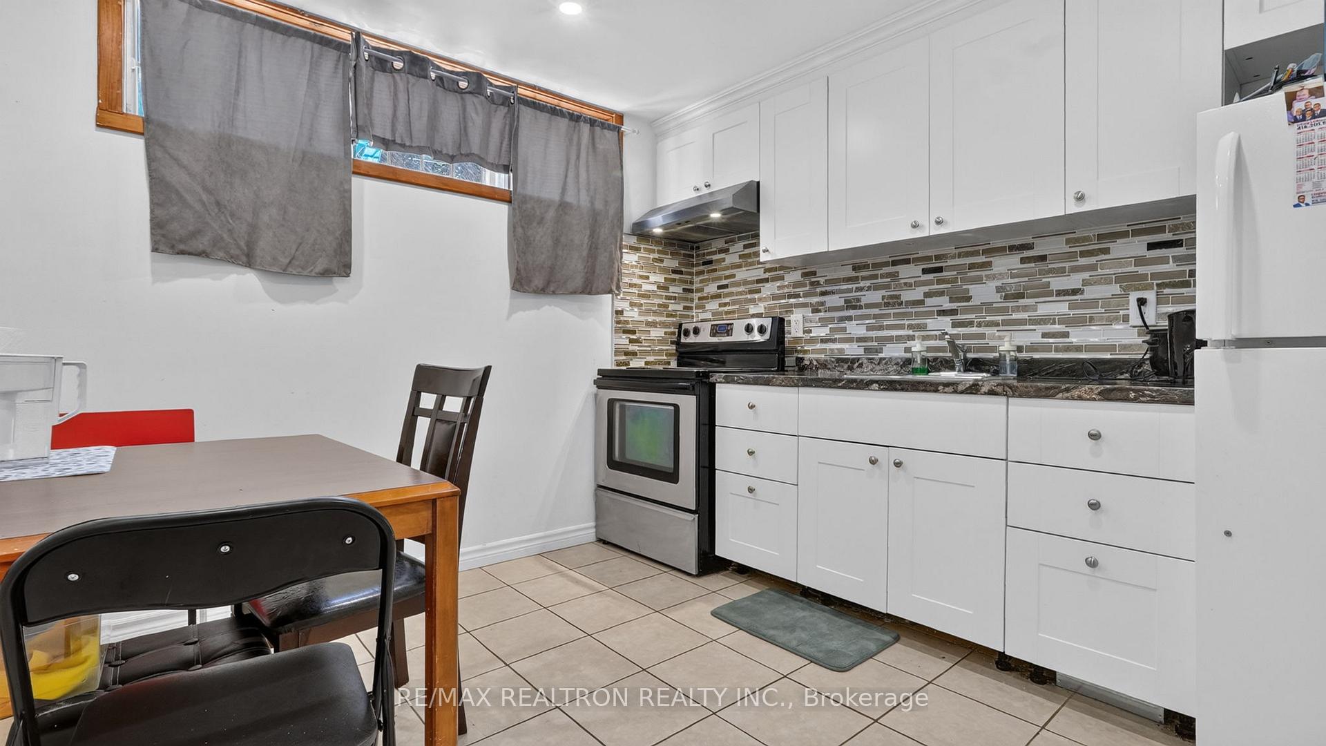 Photo 28 of 8 Bonnechere Crescent, Scarborough, Bendale — HOMEH