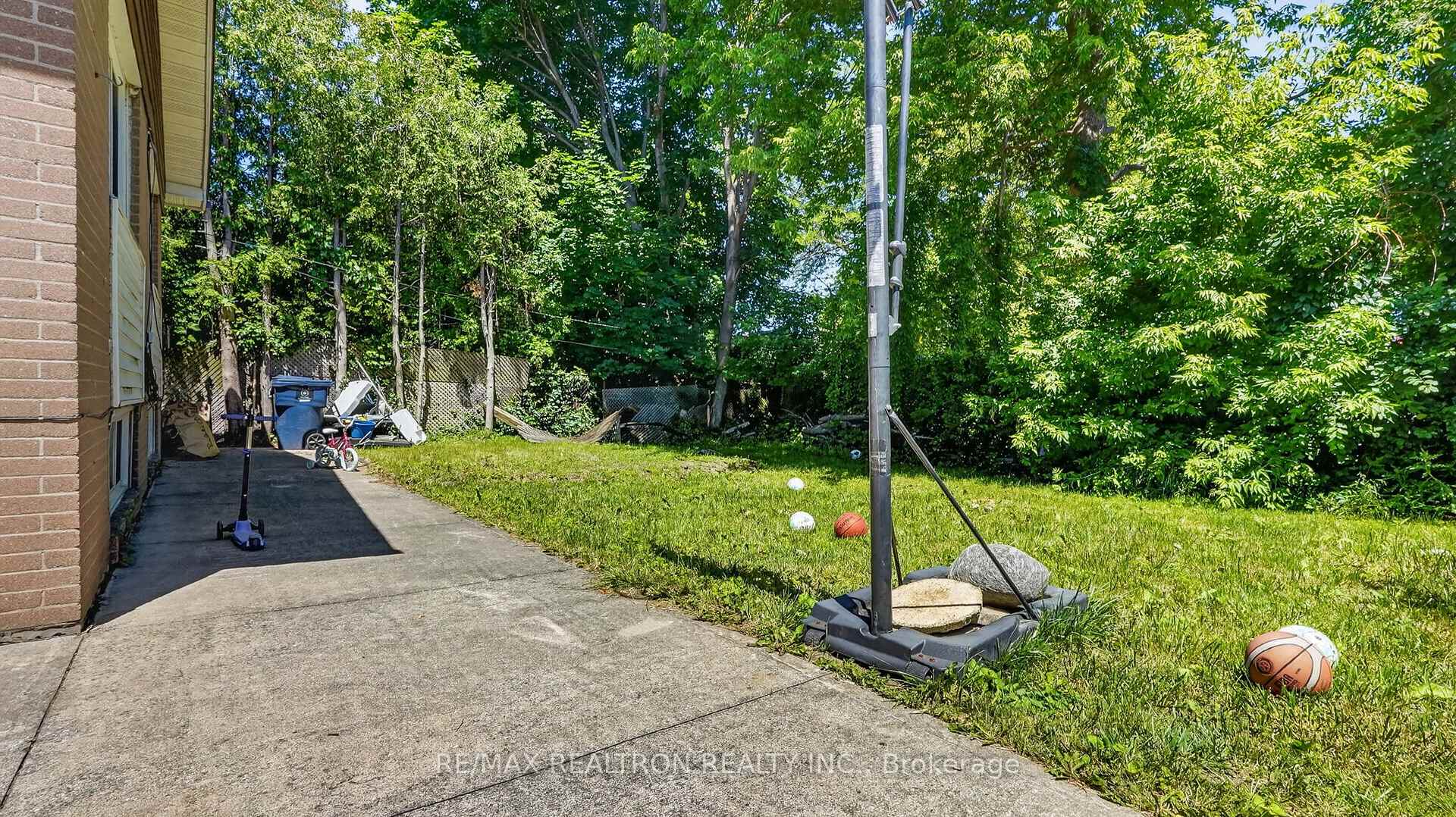 Photo 41 of 8 Bonnechere Crescent, Scarborough, Bendale — HOMEH