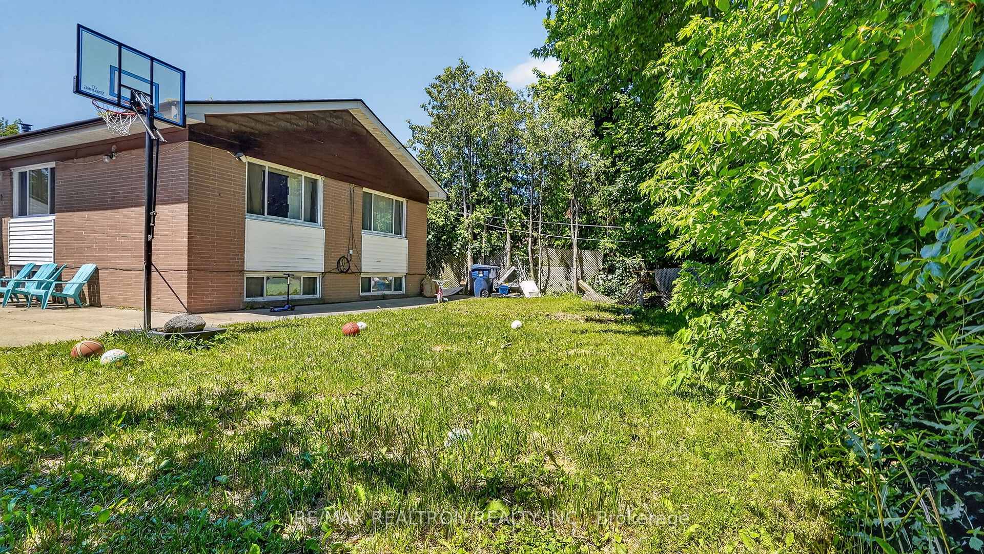 Photo 42 of 8 Bonnechere Crescent, Scarborough, Bendale — HOMEH