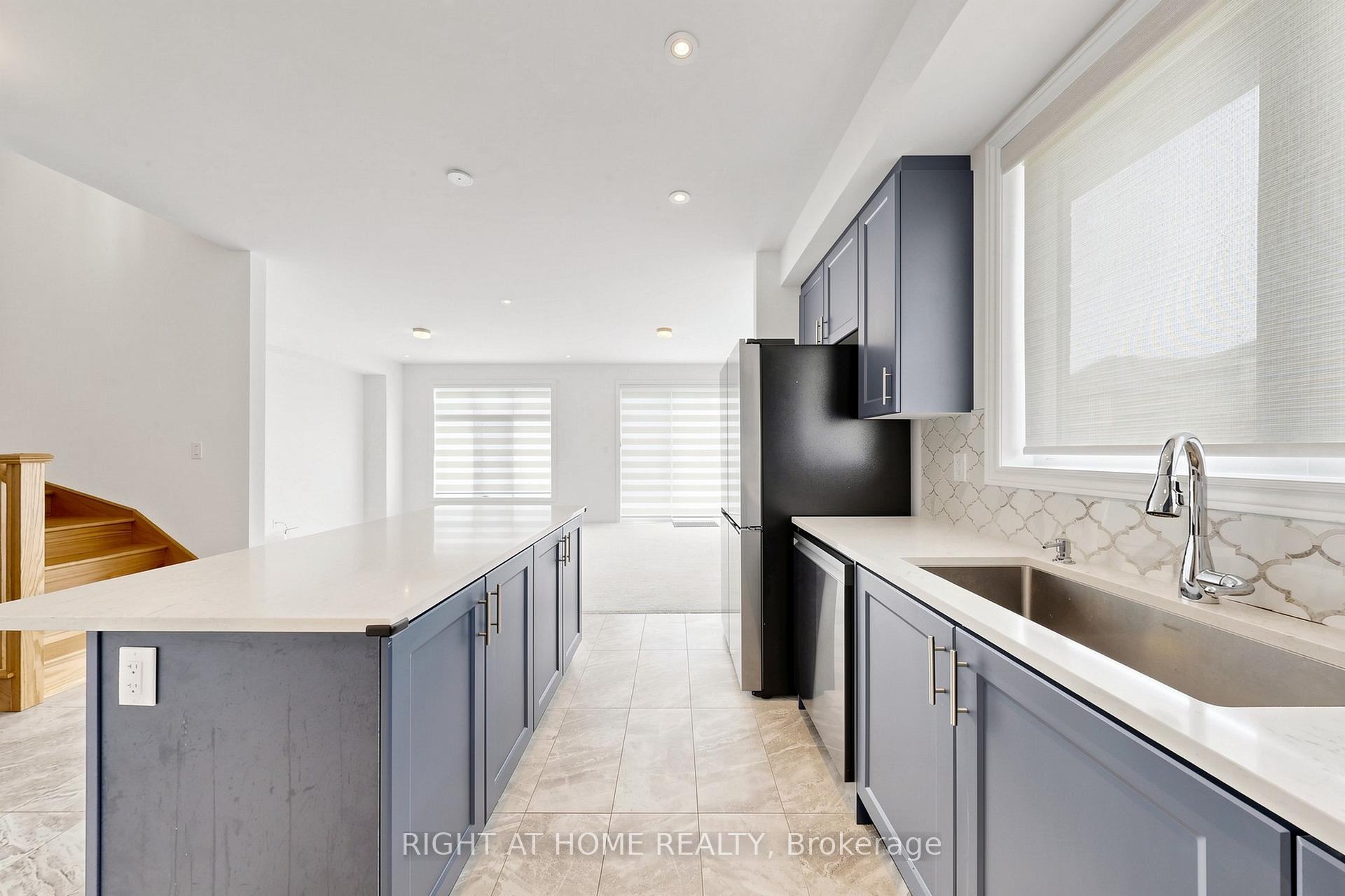 Photo 8 of 2046 Cameron Lott Crescent, Oshawa, Kedron — HOMEH