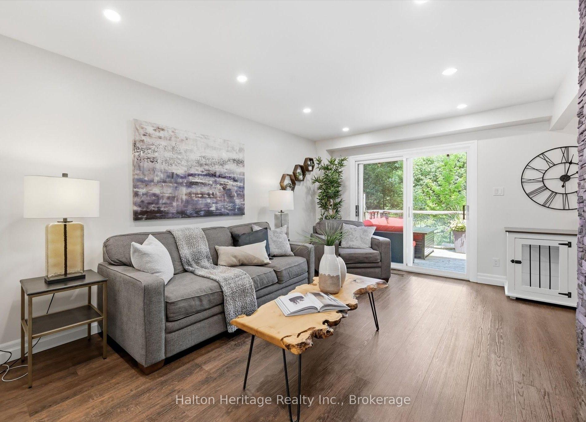 Photo 4 of Unit 8, 459 Woodview Road, Burlington, Roseland — HOMEH