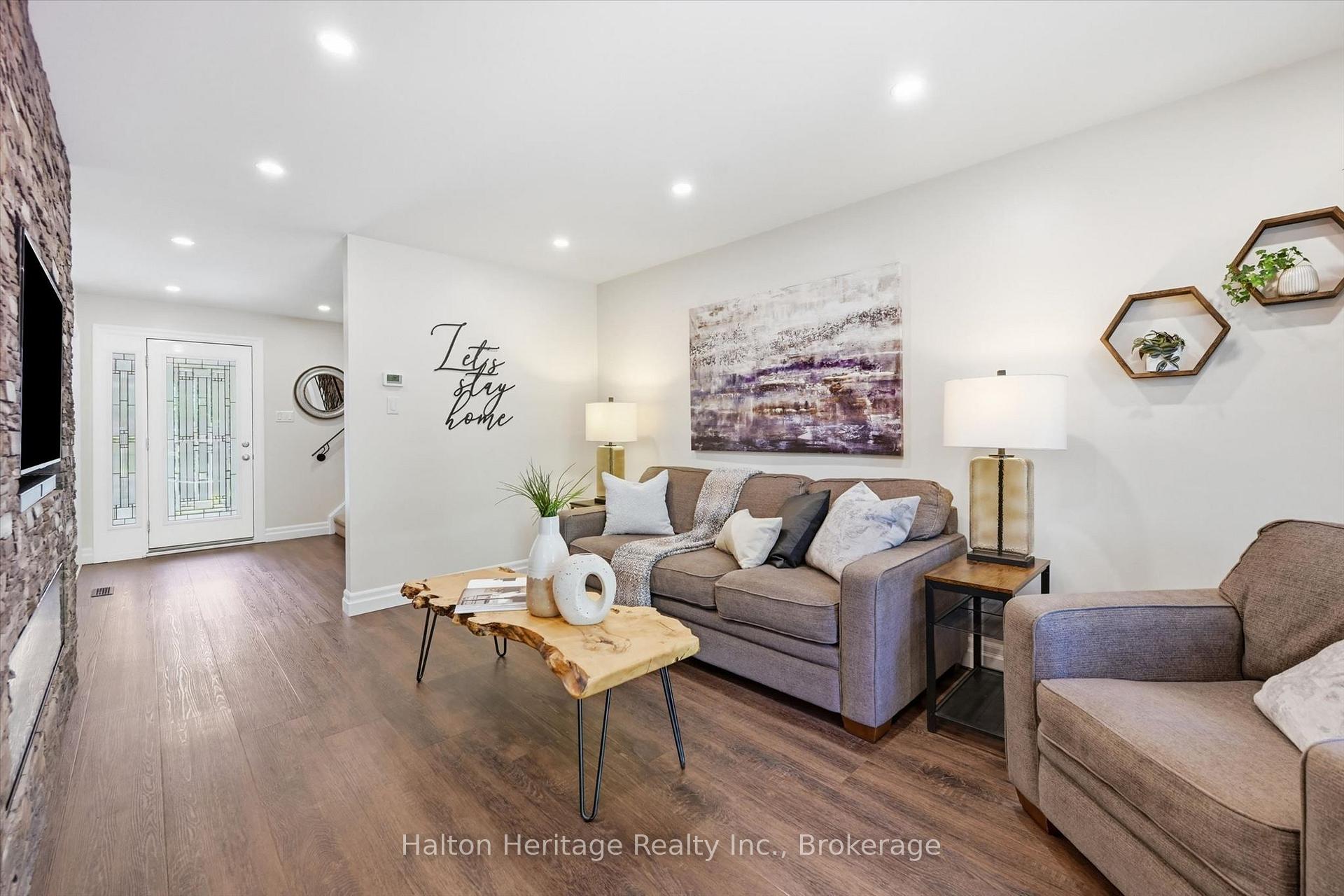 Photo 5 of Unit 8, 459 Woodview Road, Burlington, Roseland — HOMEH