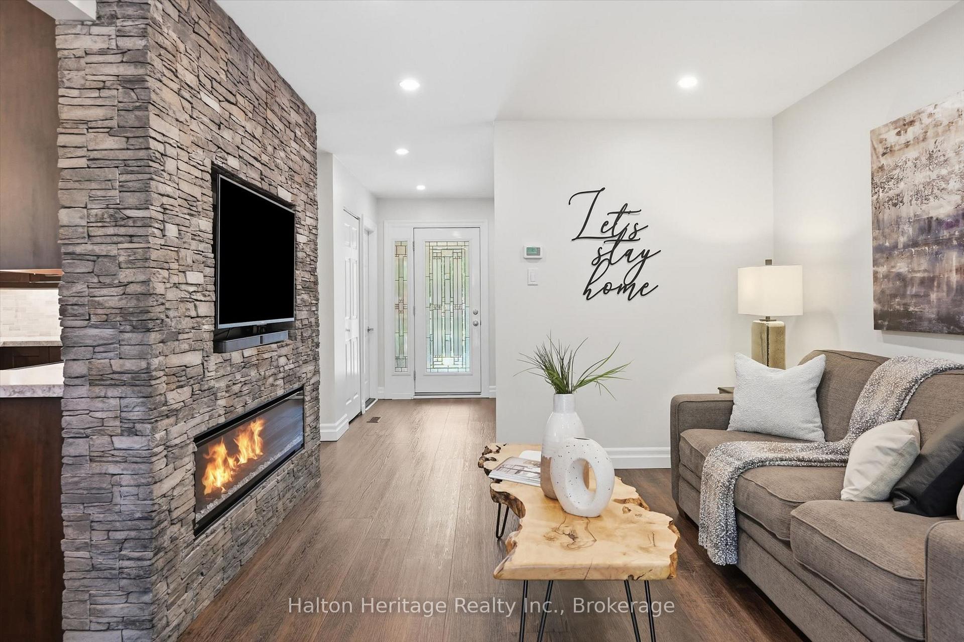 Photo 6 of Unit 8, 459 Woodview Road, Burlington, Roseland — HOMEH