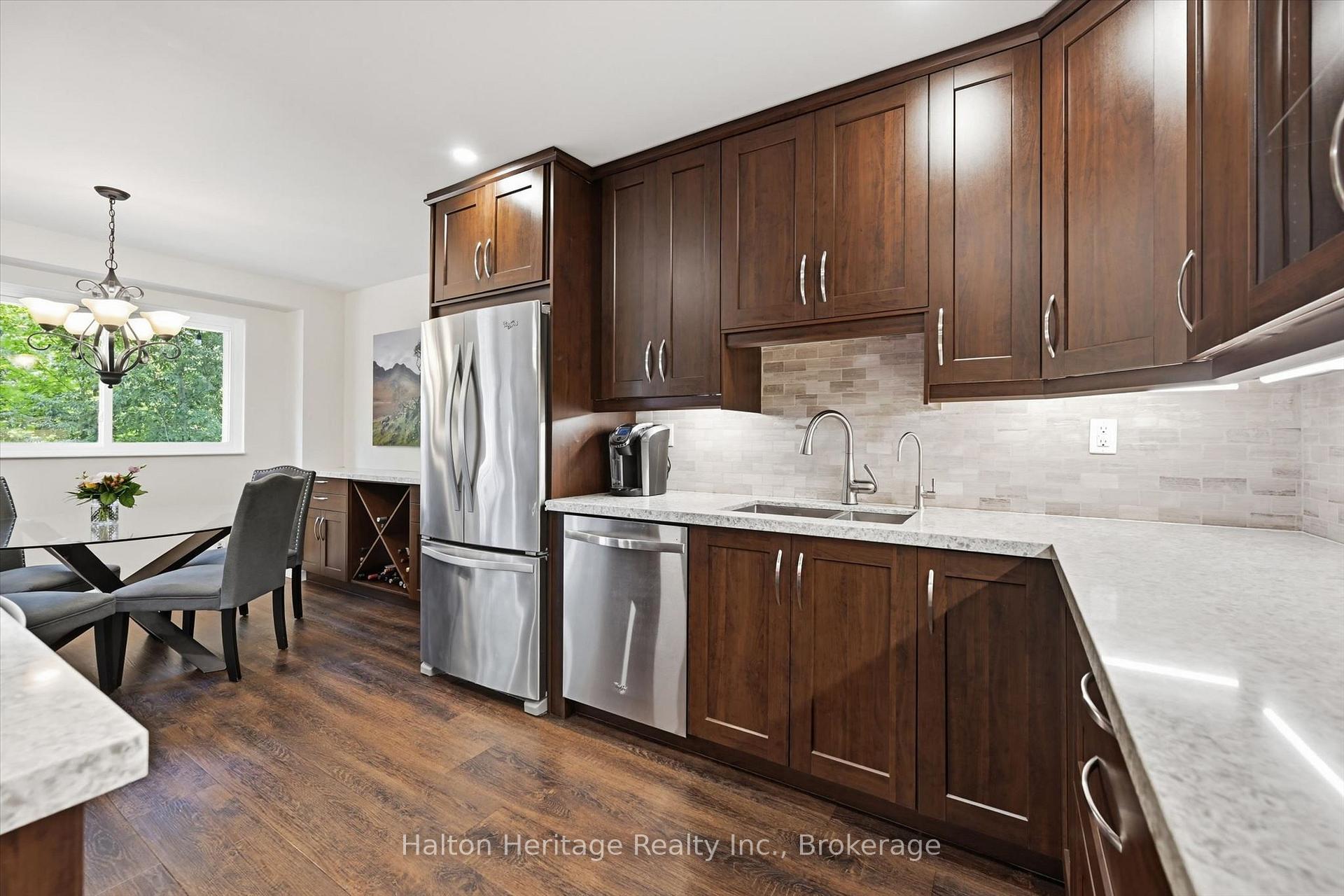 Photo 10 of Unit 8, 459 Woodview Road, Burlington, Roseland — HOMEH
