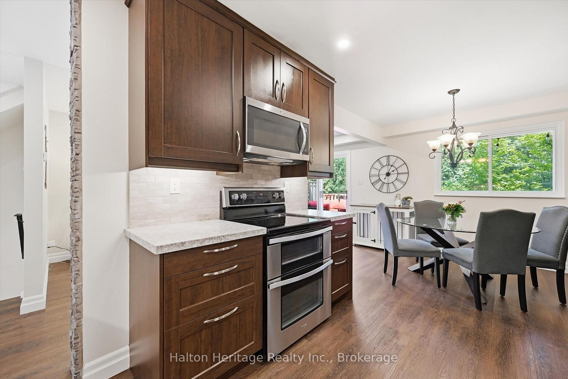 Photo 11 of Unit 8, 459 Woodview Road, Burlington, Roseland — HOMEH