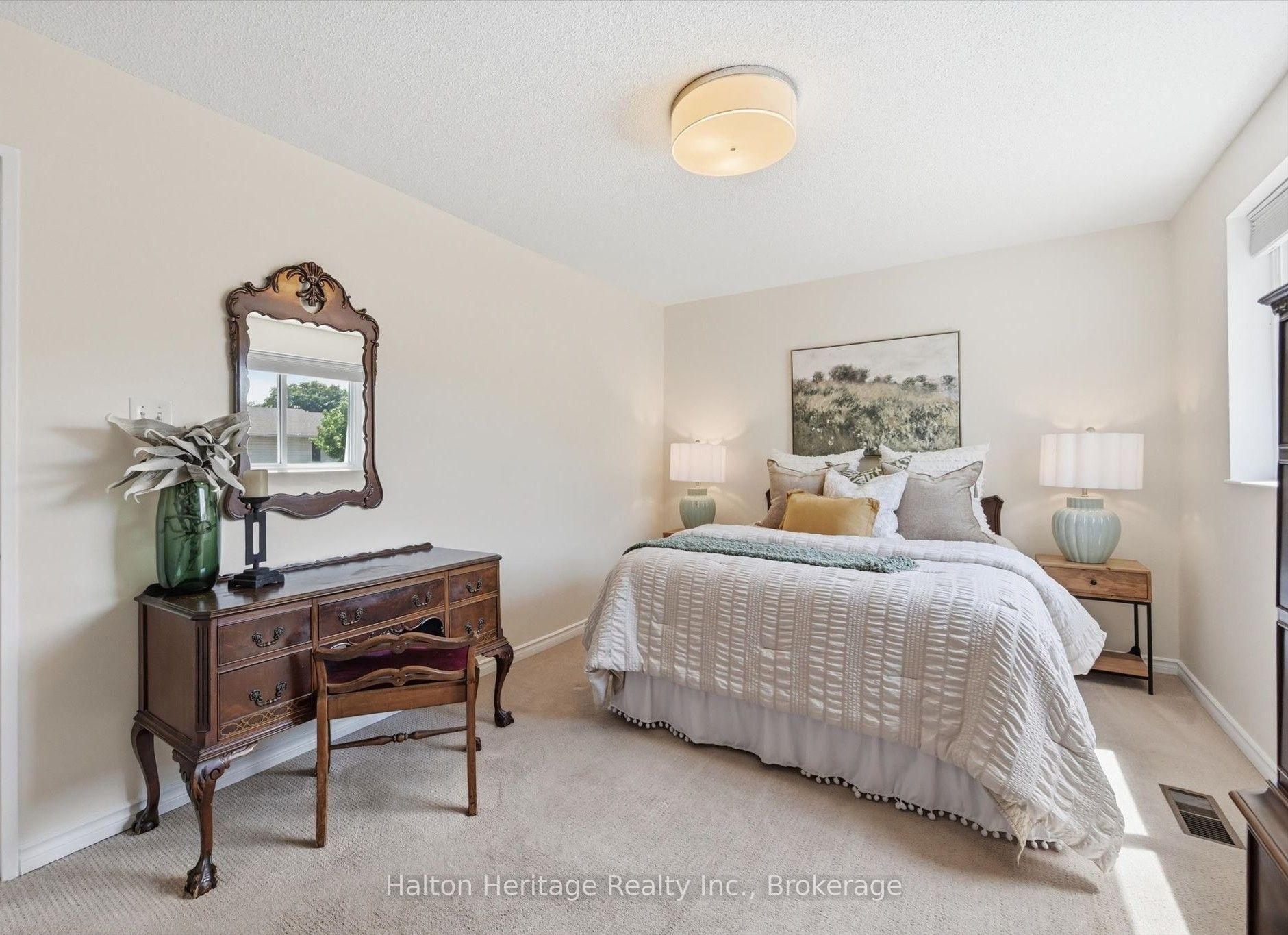 Photo 16 of Unit 8, 459 Woodview Road, Burlington, Roseland — HOMEH