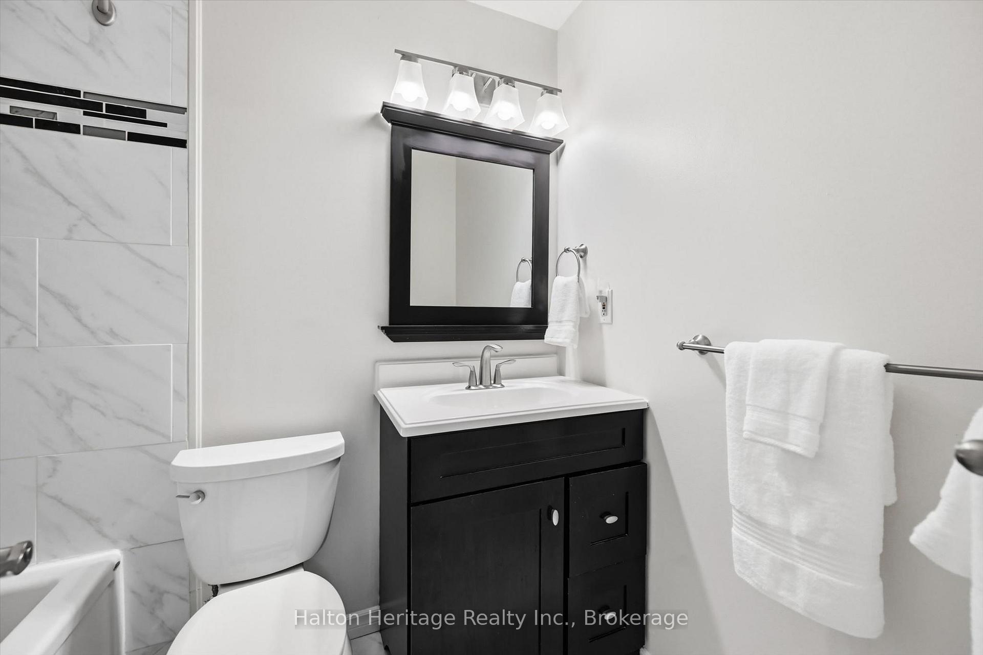 Photo 23 of Unit 8, 459 Woodview Road, Burlington, Roseland — HOMEH