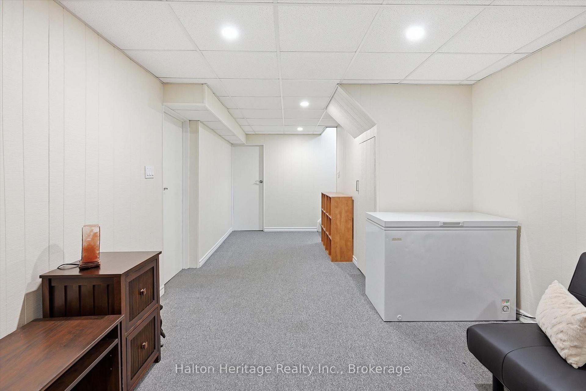 Photo 25 of Unit 8, 459 Woodview Road, Burlington, Roseland — HOMEH