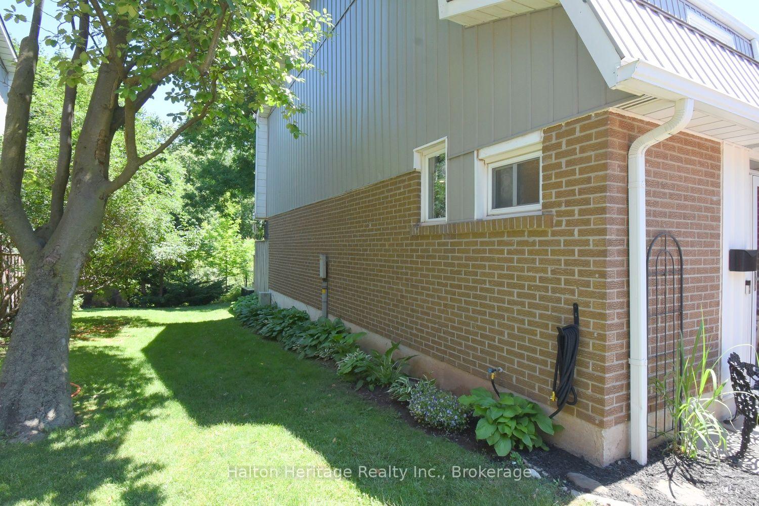 Photo 36 of Unit 8, 459 Woodview Road, Burlington, Roseland — HOMEH