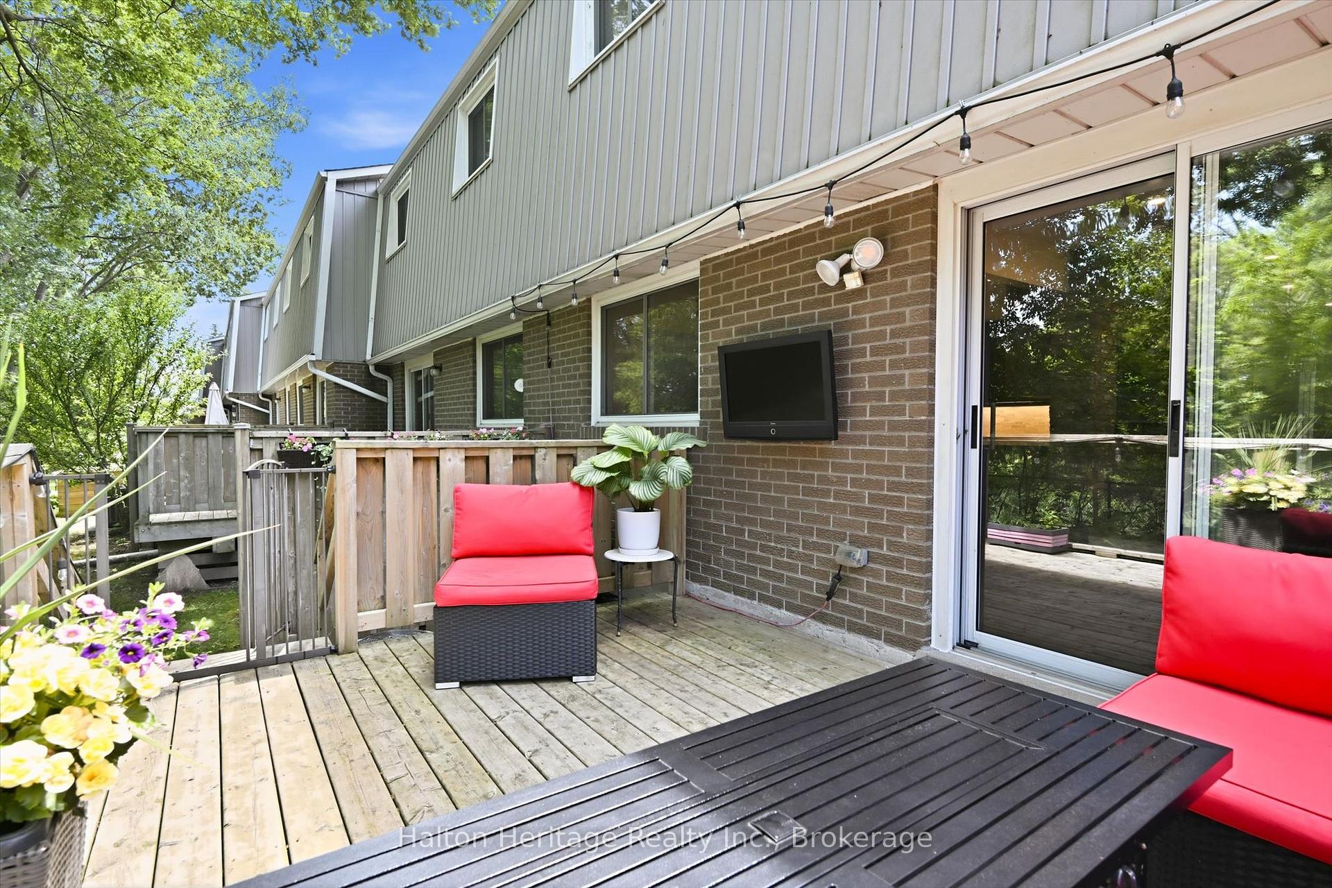 Photo 37 of Unit 8, 459 Woodview Road, Burlington, Roseland — HOMEH