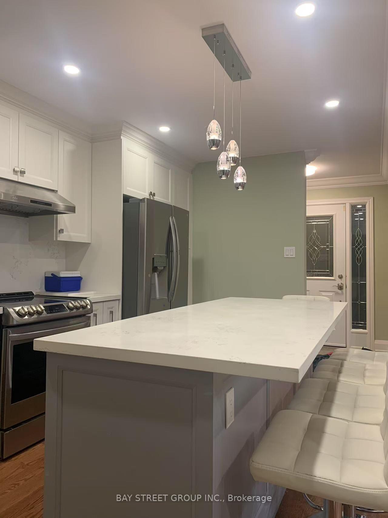 Photo 4 of Unit Upper, 63 Lesgay Crescent, North York, Don Valley Village — HOMEH